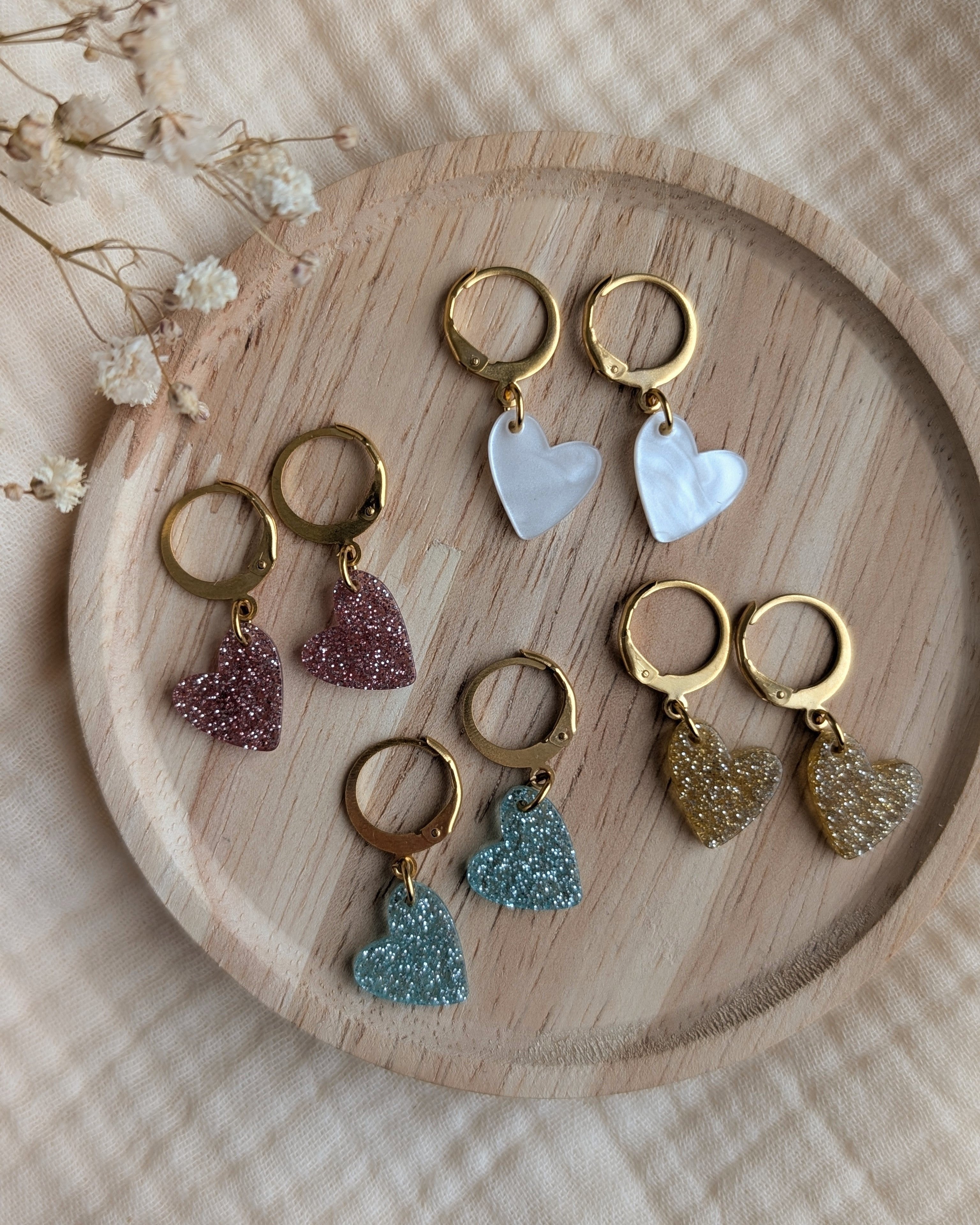 4 dormeuses en acier inoxydable taille enfant coeur en acrylique paillette et blanc nacré