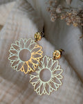 Boucles d'oreilles ELIA maxi tournesol sur gaze de coton. Création fait main La Tête dans e=les Nétoiles