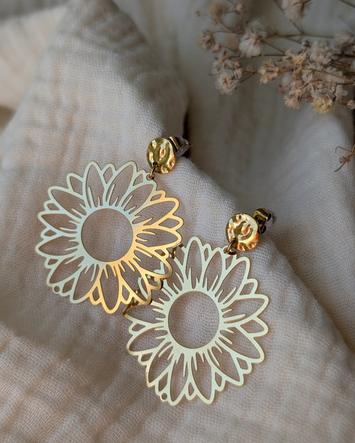 Boucles d'oreilles ELIA maxi tournesol sur gaze de coton. Création fait main La Tête dans e=les Nétoiles