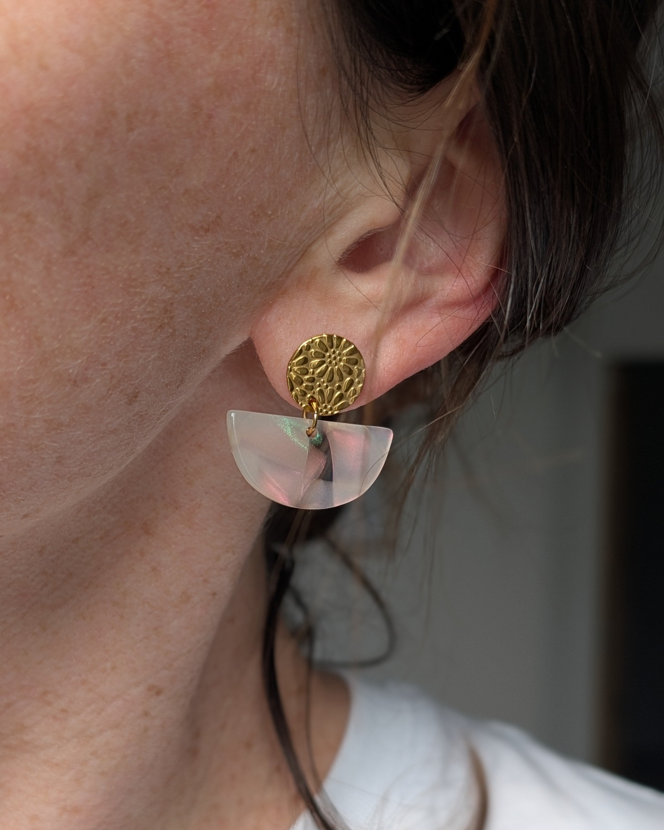 boucles d'oreilles Nour demi lune et fleurs. Création La Tête dans les Nétoiles