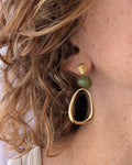 Boucles pendantes Paule  vert kaki portée création artisanale La  Tête dans les Nétoiles