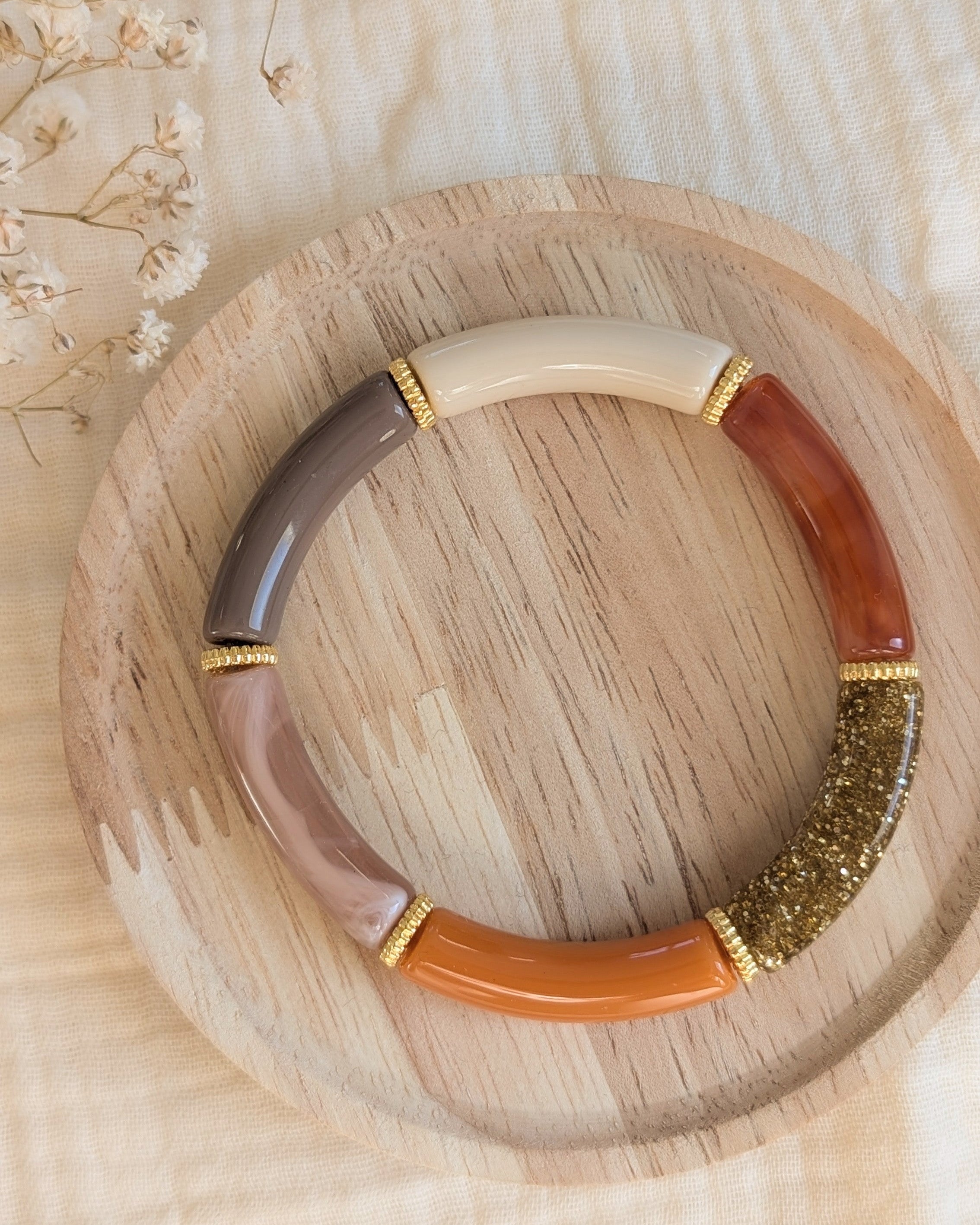 Bracelet perles tube LISON terracotta ambré sur support en bois Créations bijoux la Tête dans les Nétoiles 