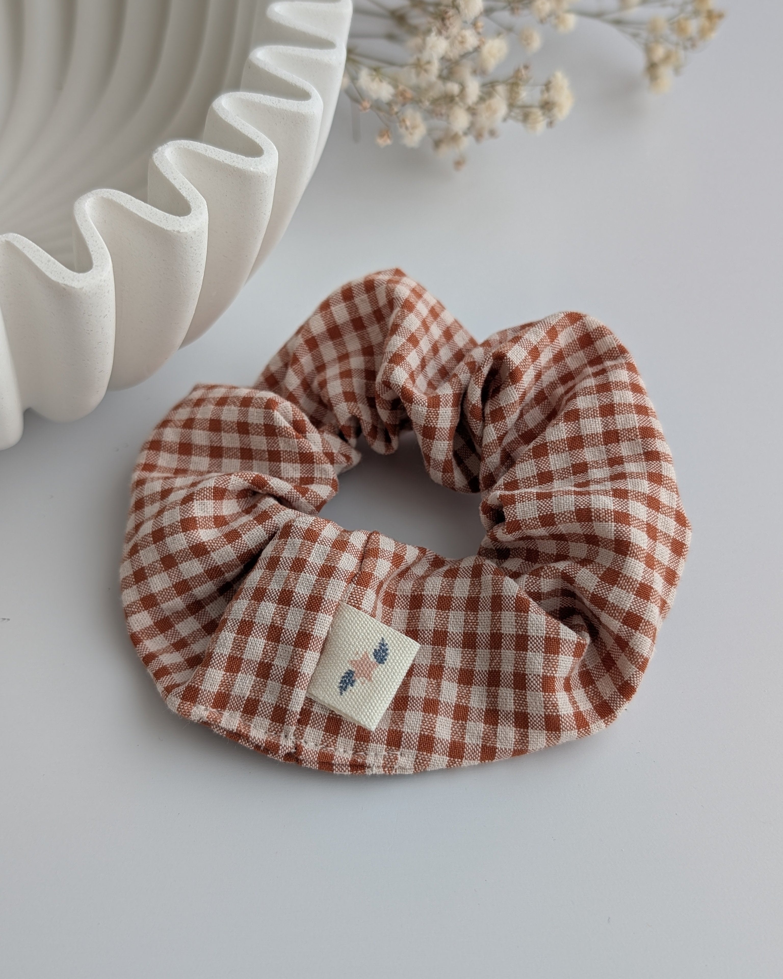 Chouchou vichy terracotta marron en coton fait main La Tête dans les Nétoiles