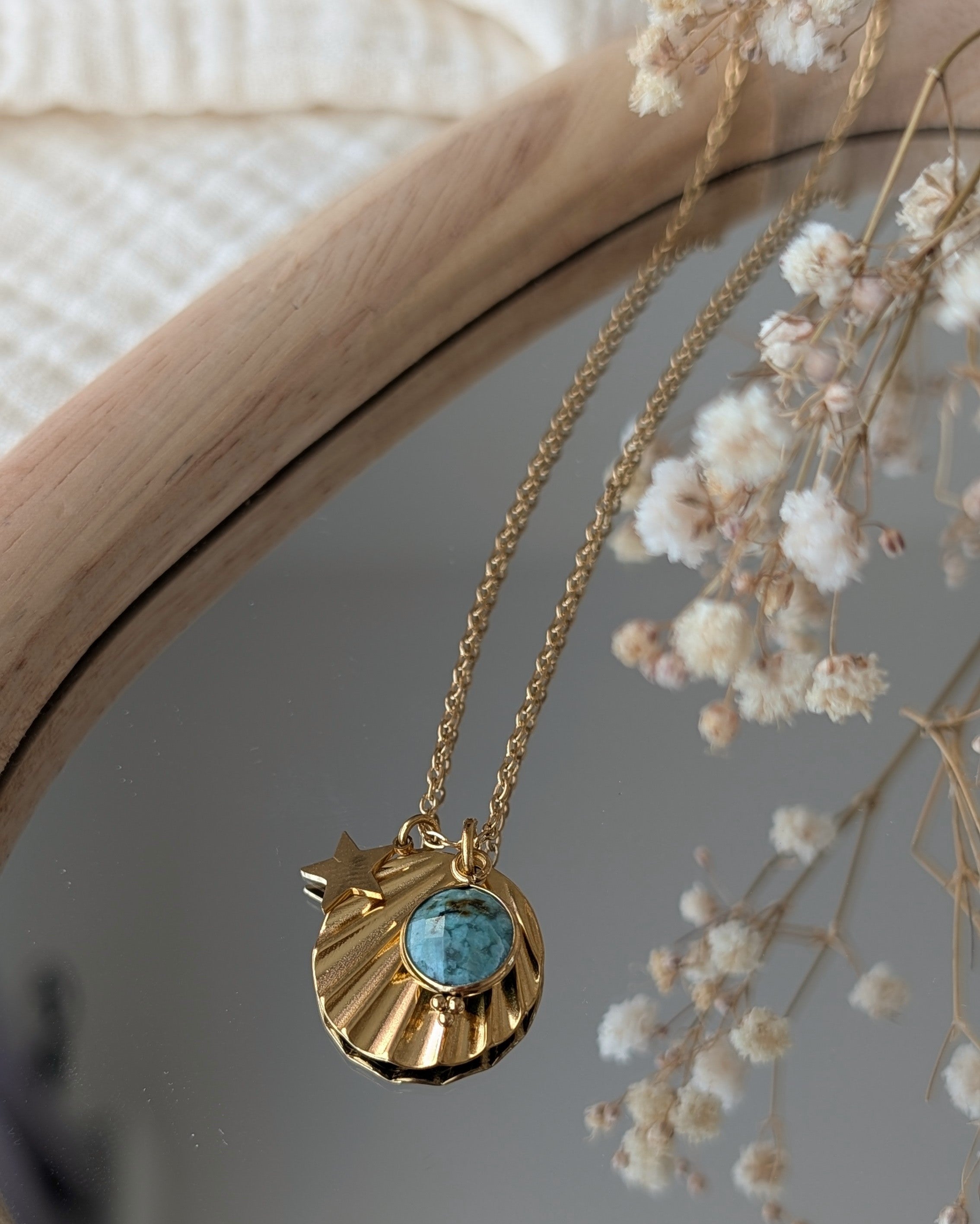Collier long Anae pierre de gemme turquoise africaine. Création La Tête dans les nétoiles
