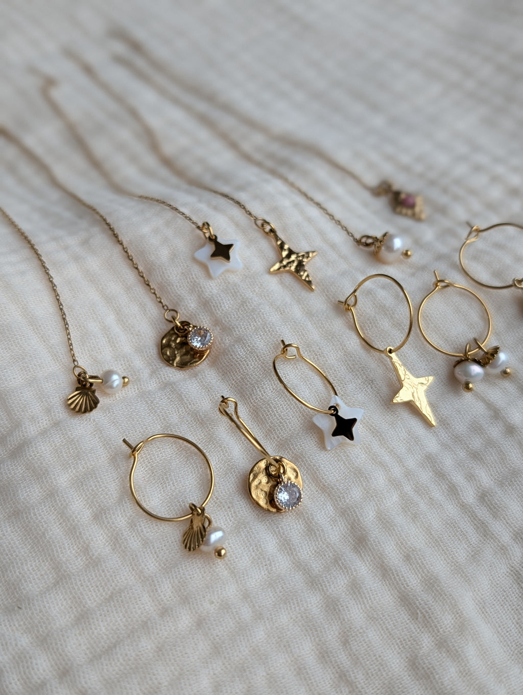 Composez votre paire ou choisir à l'unité Chainette et creoles au choix et les apprêts à choisir. Créations La Tête dans les Nétoiles