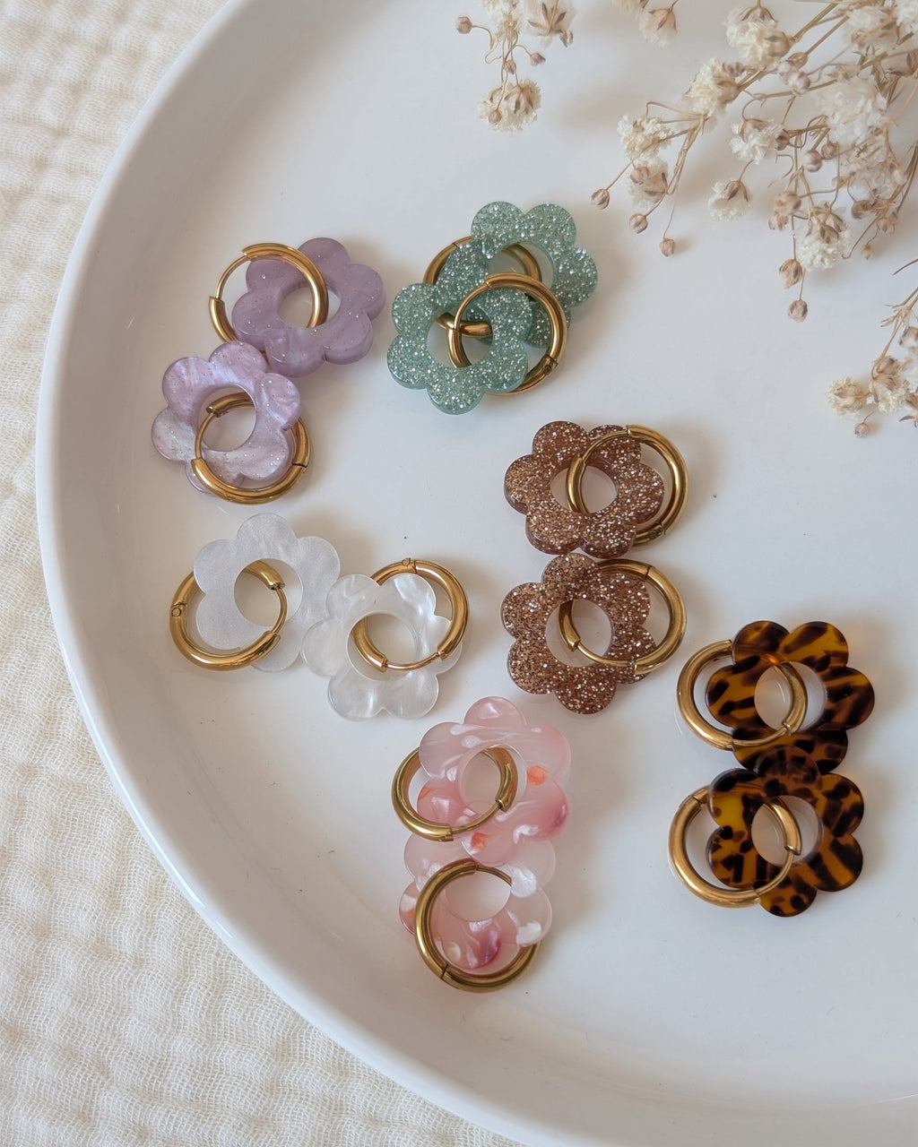 Creoles pampilles flower party taille 18 mm les 6 coloris. taille enfant. Créations La Tête dans les nétoiles