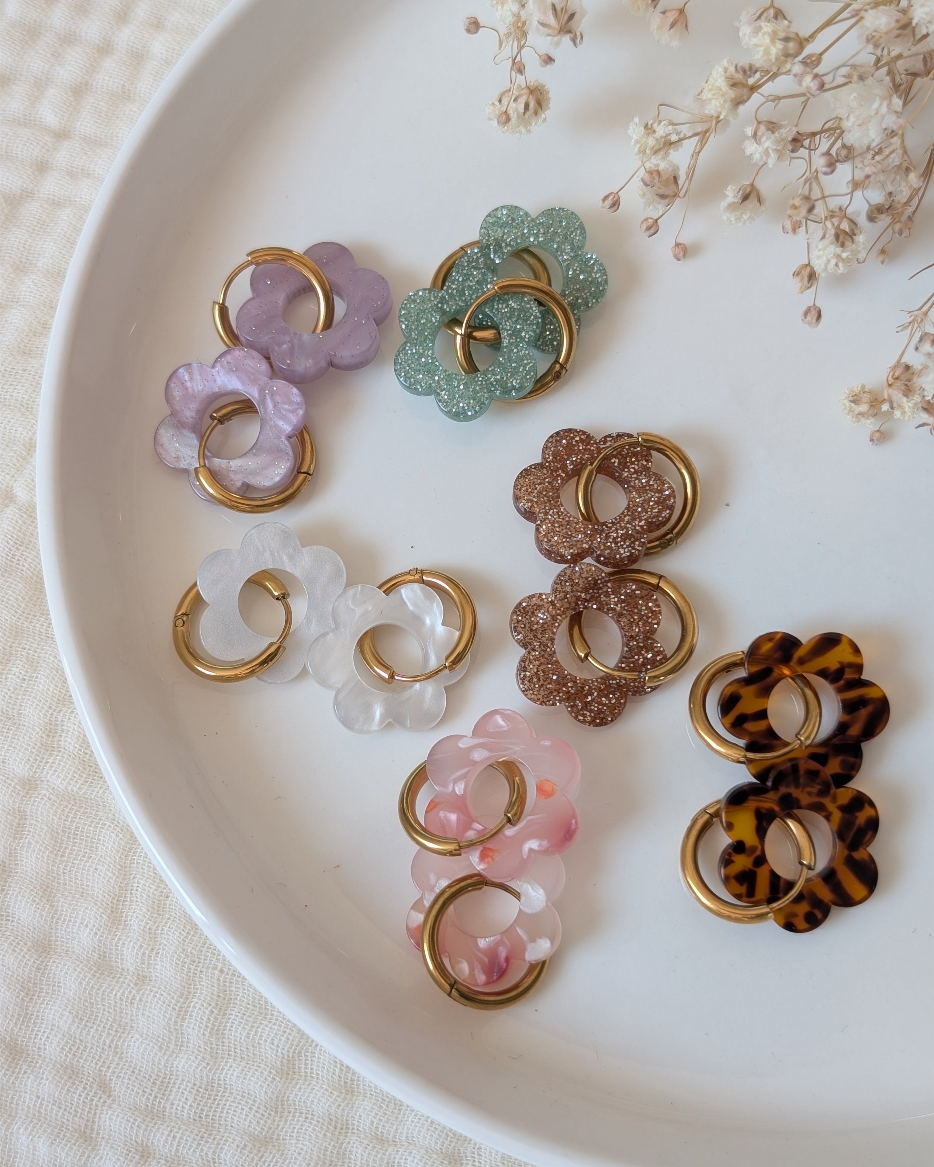 Creoles pampilles flower party taille 18 mm les 6 coloris. taille enfant. Créations La Tête dans les nétoiles