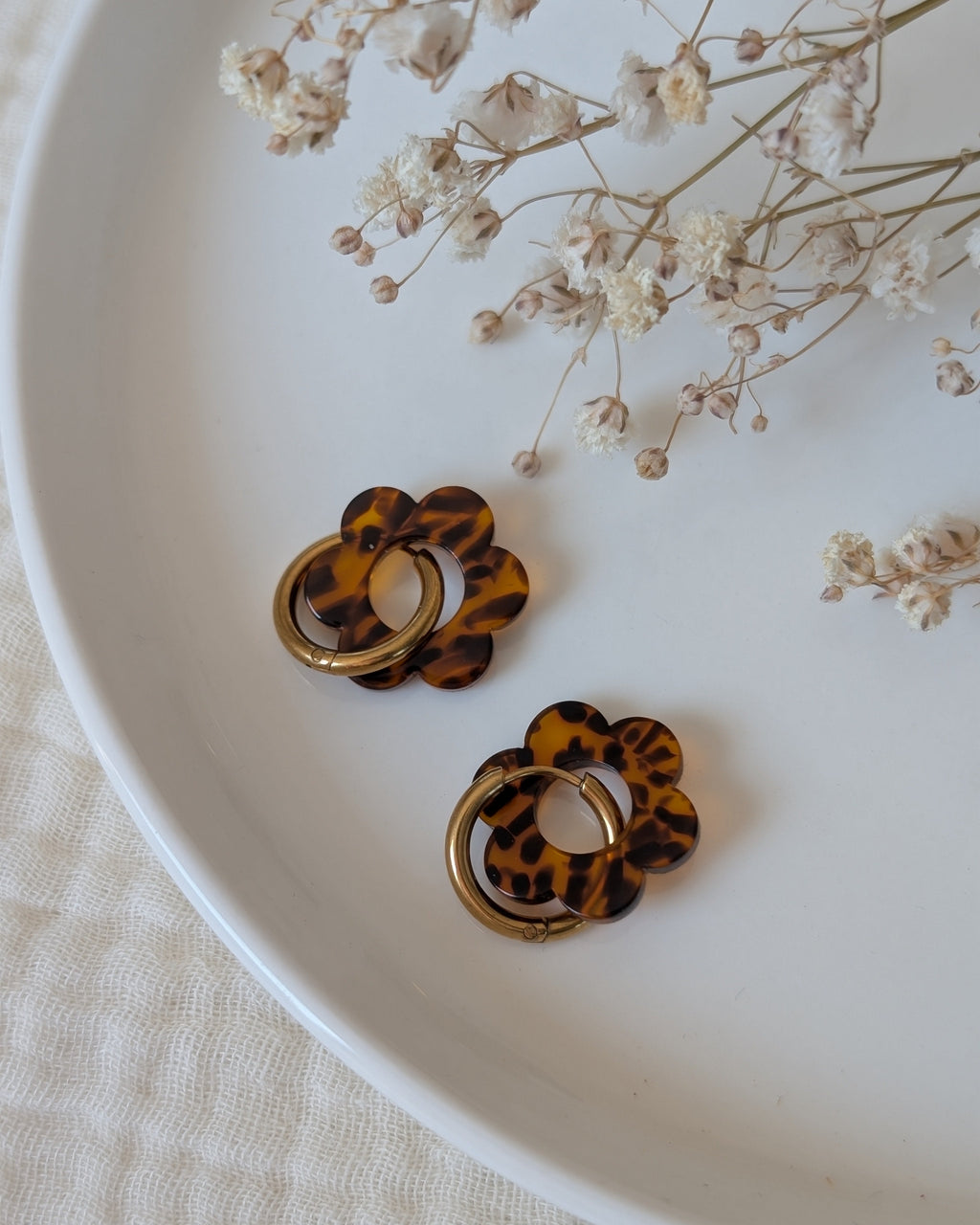 Creoles pampilles flower party taille 18 mm  terrazzo leopard transparent. Bijou enfant. La Tête dans les Nétoiles