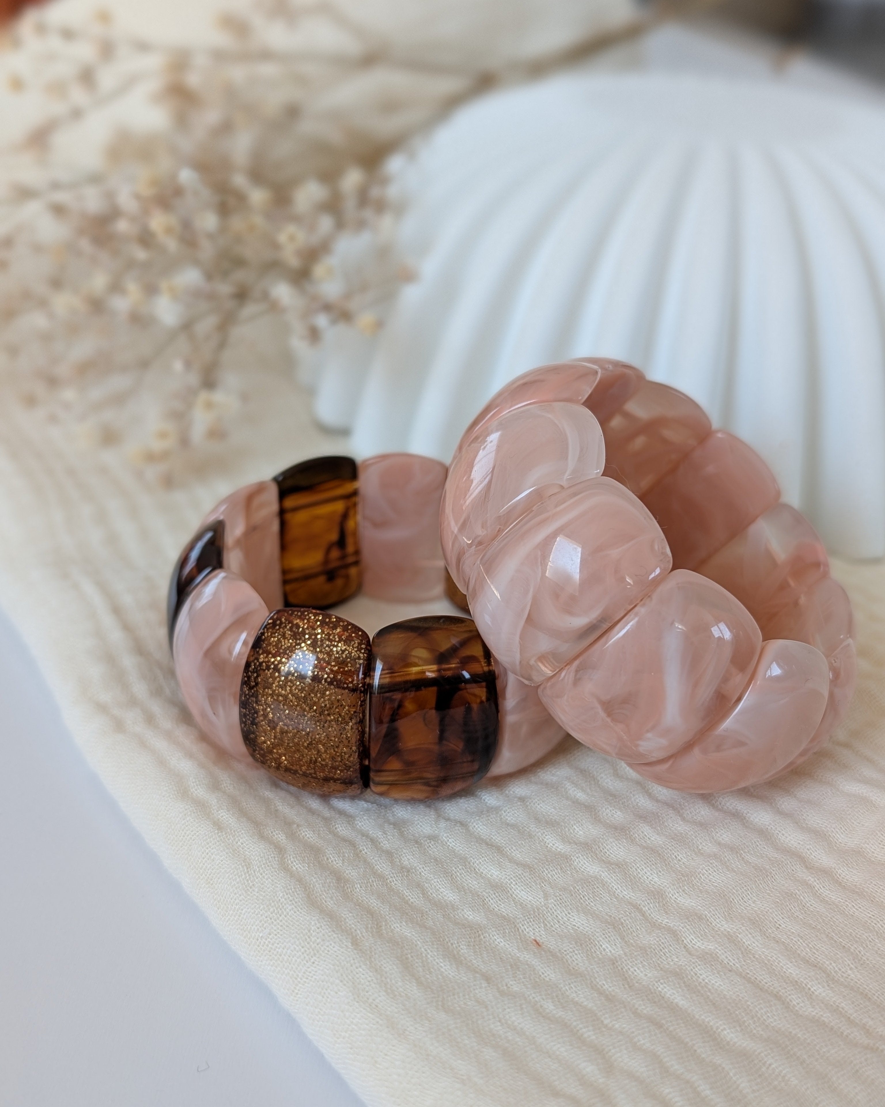 Duo de bracelets manchette Ysee rose et marron. Création La Tête dans les Nétoiles