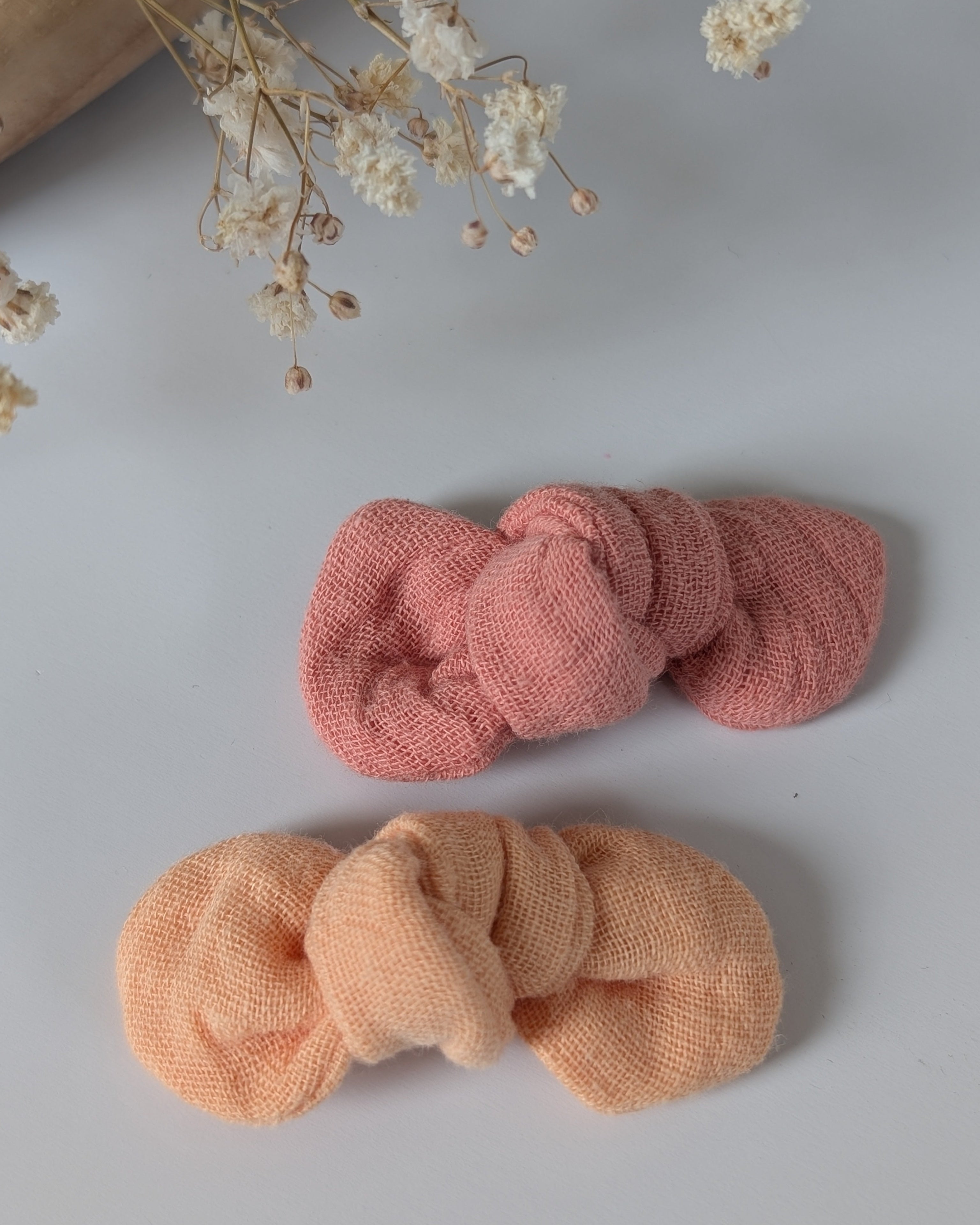 Noeuds cheveux barrette bébé fille en gaze de coton tons orangé. tissu melon et marsala. Cousu main La Tête dans les Nétoiles