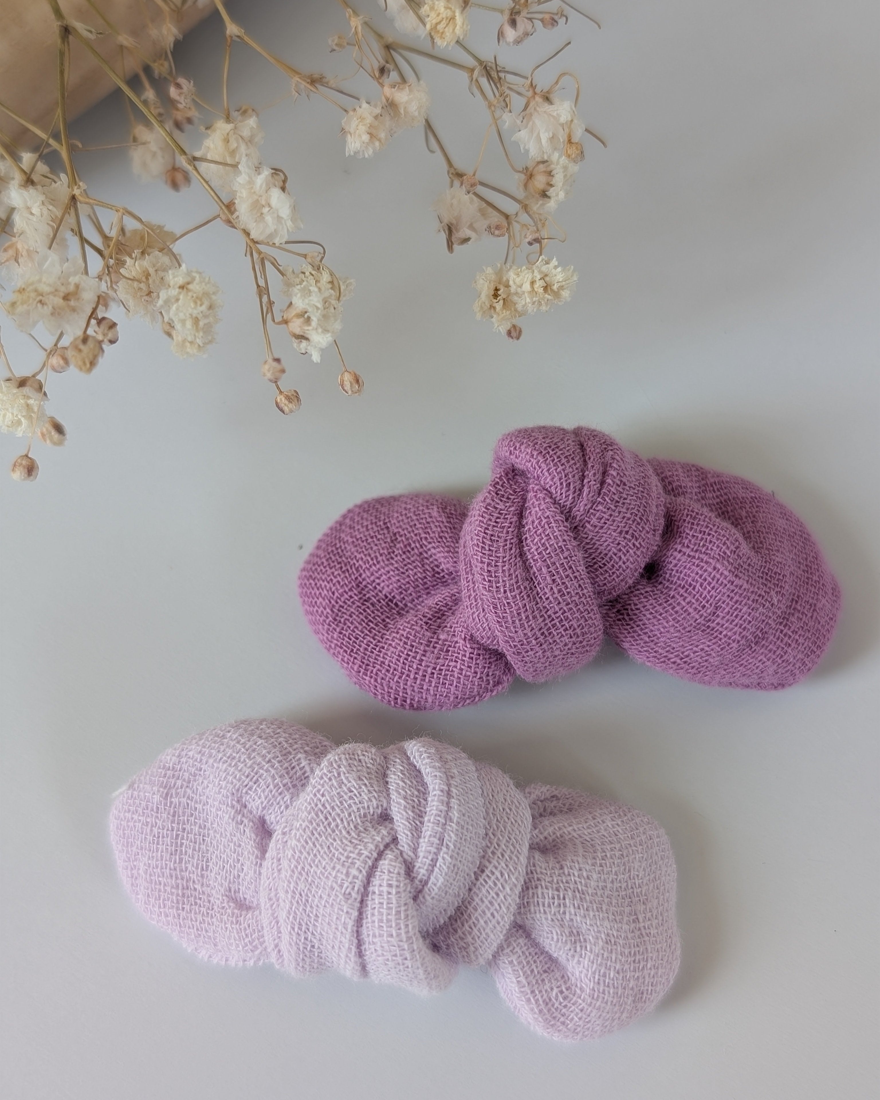 Noeud cheveux barrette bébé et filles en gaze de coton violet et lilas. Cousu main La Tête dans les Nétoiles