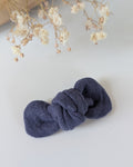 Noeud cheveux barrette bébé fille en gaze de coton bleu indigo. Cousu main La Tête dans les nétoiles
