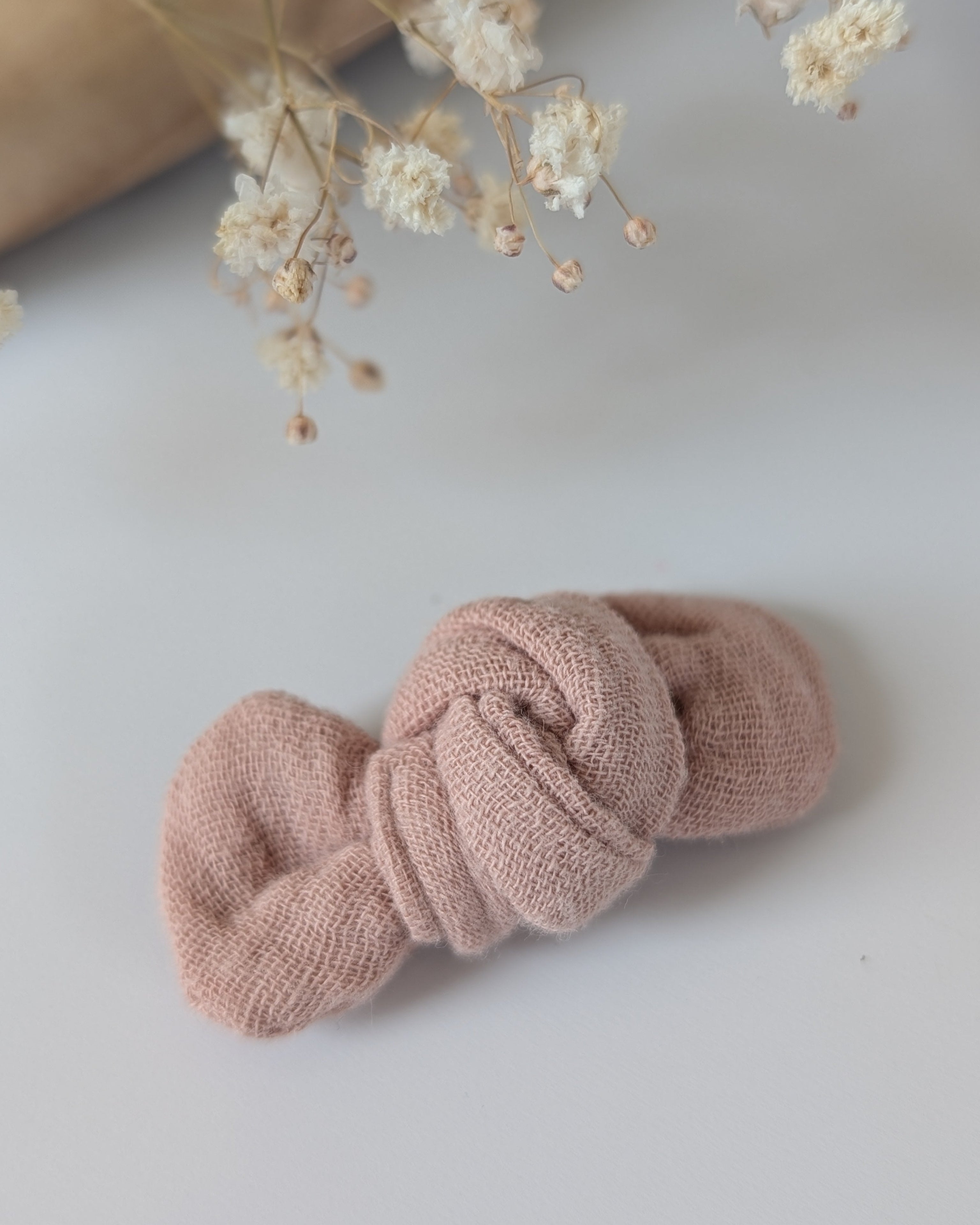 Noeud cheveux barrette bébé et fille en gaze de coton eau de rose nude. Cousu main La Tête dans les Nétoiles