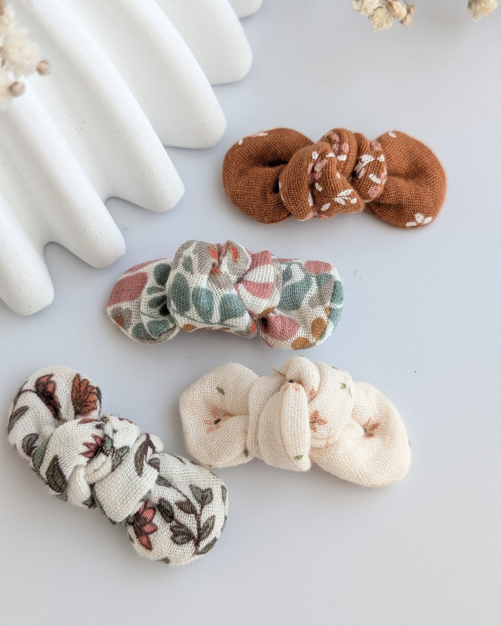 Noeud cheveux gaze de coton fleurie barrette et chouchou cousus main La Tête dans les Nétoiles