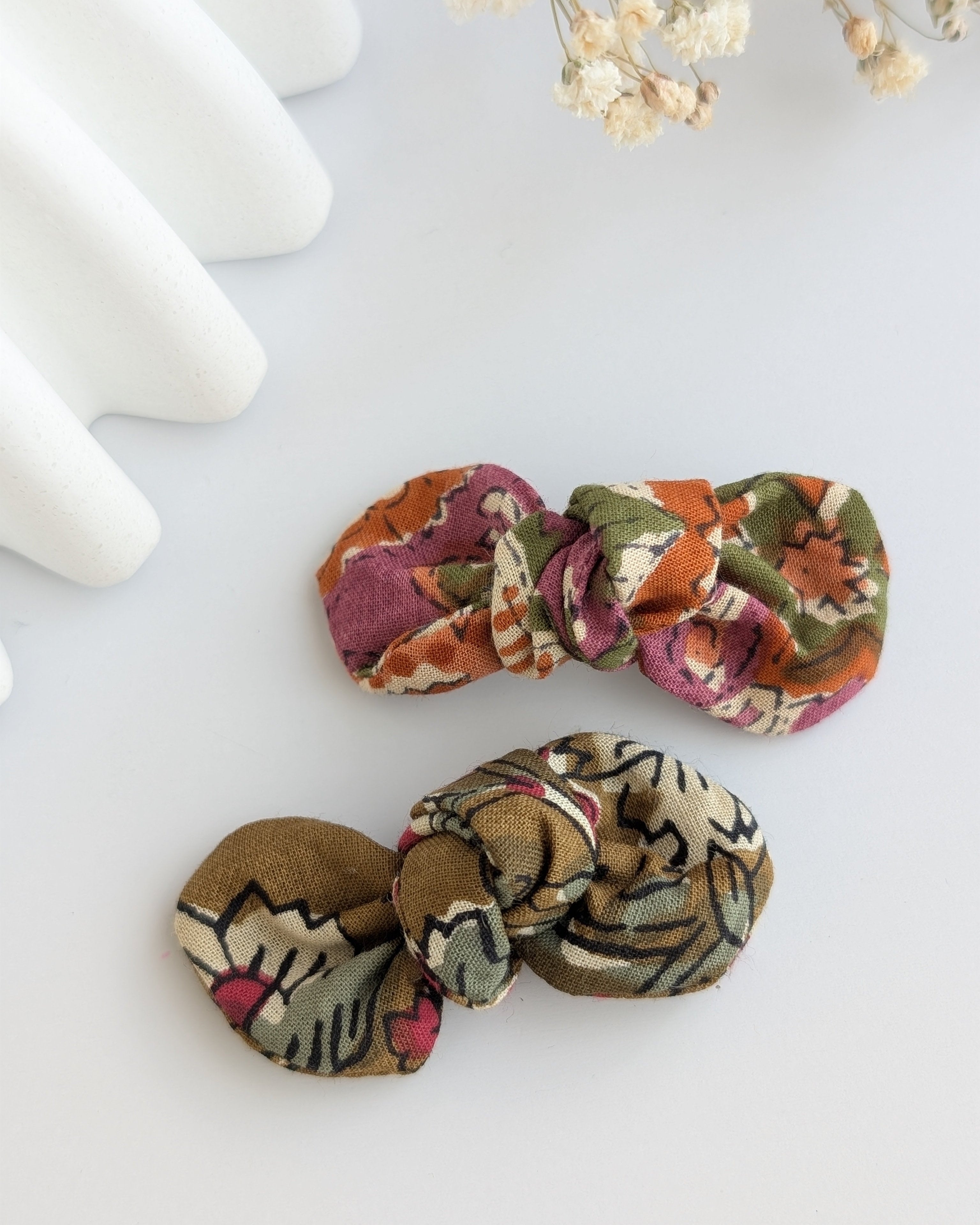 Noeud cheveux tissu esprit blockprint barrette bébé et enfant. Cousus main La Tête dans les Nétoiles