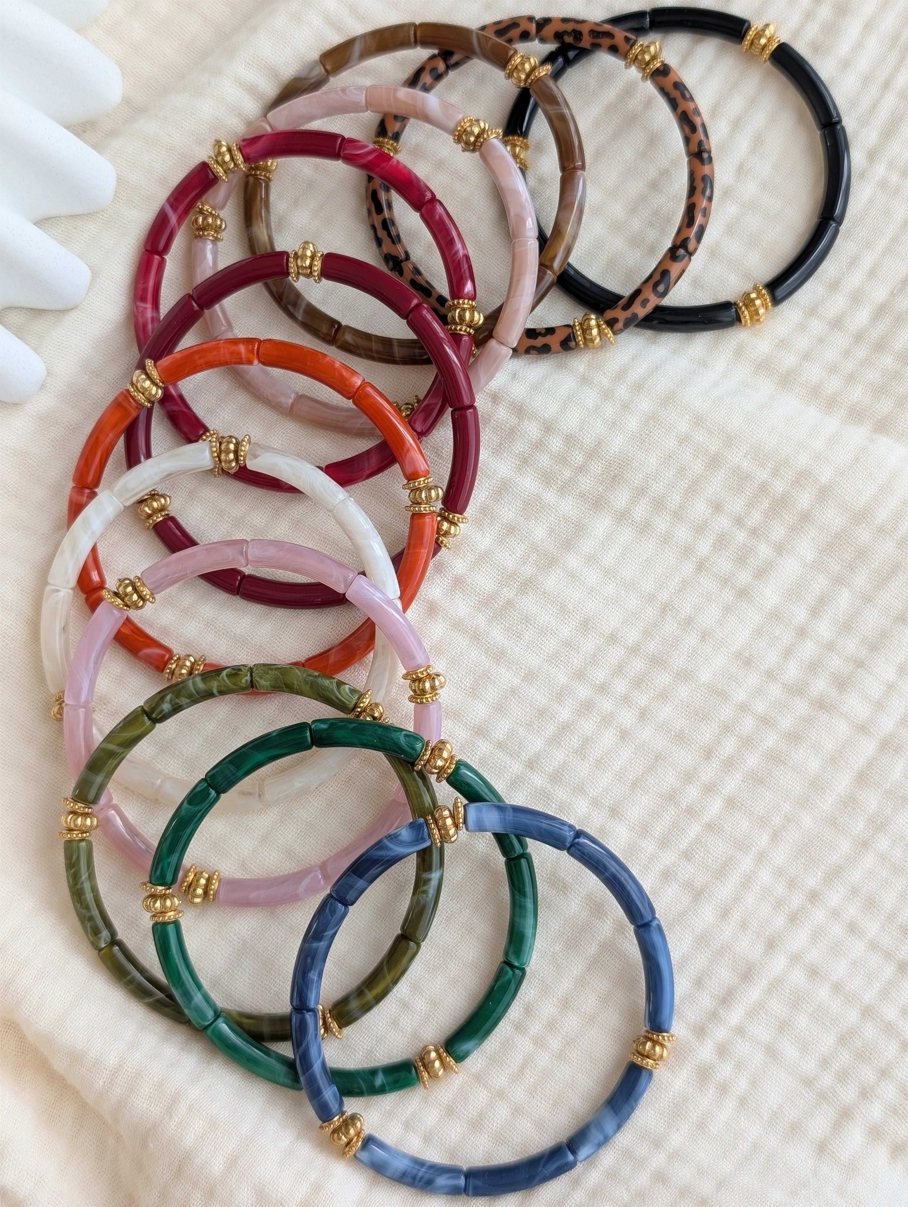Nuanciers de bracelets JUNE perles tube 5 mm. 12 couleurs. Bracelets La Tête dans les Nétoiles Bracelet jonc fins