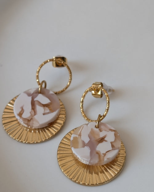 Boucles d'oreilles APRIL anneaux striés et acétate rose nude et blanc