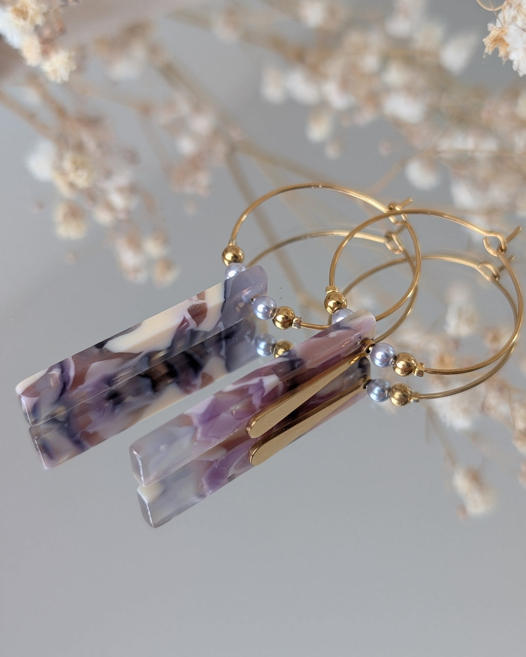 Créoles CYBELE en acier inoxydable et rectangle en acétate bleu lilas