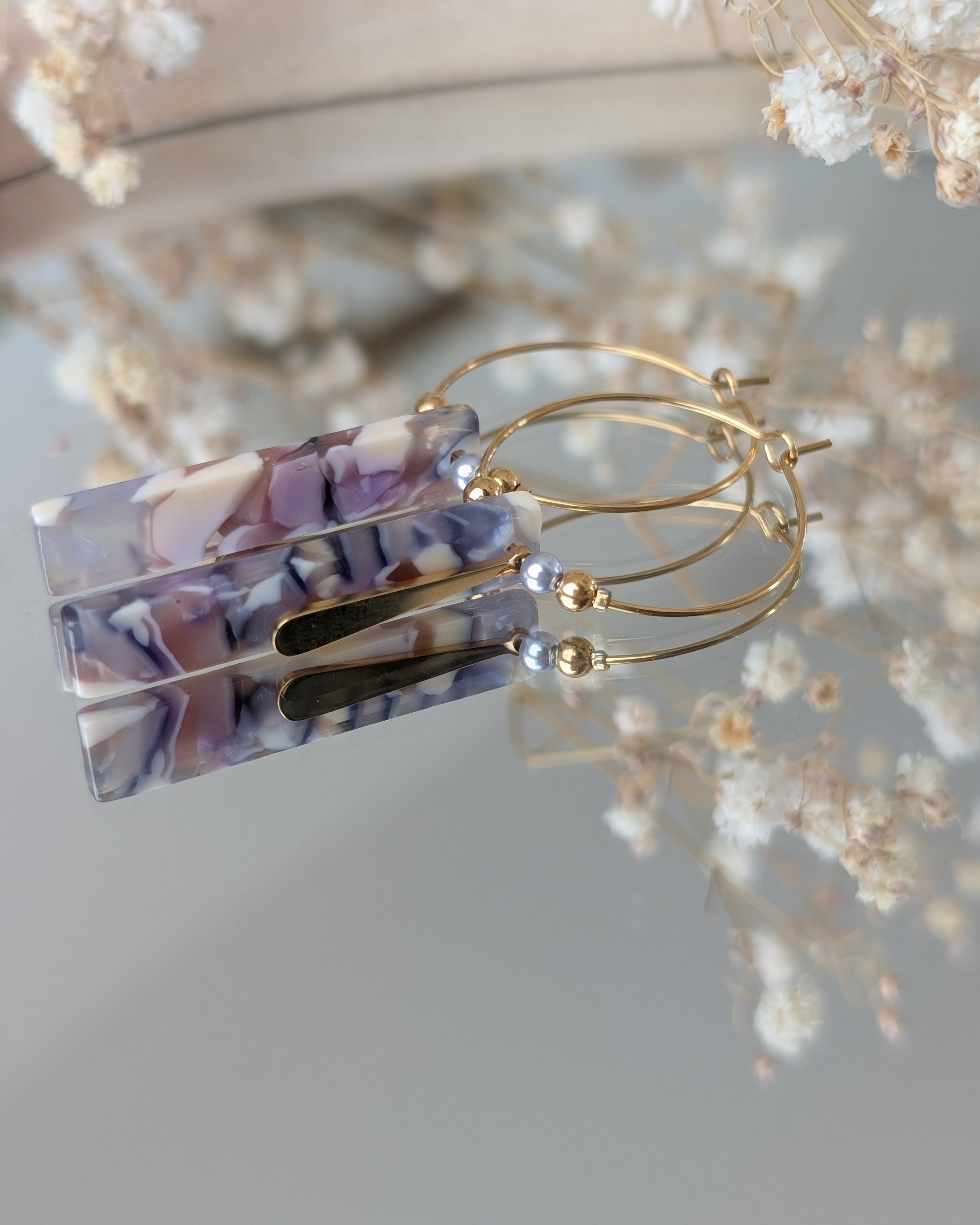 Créoles CYBELE en acier inoxydable et rectangle en acétate bleu lilas