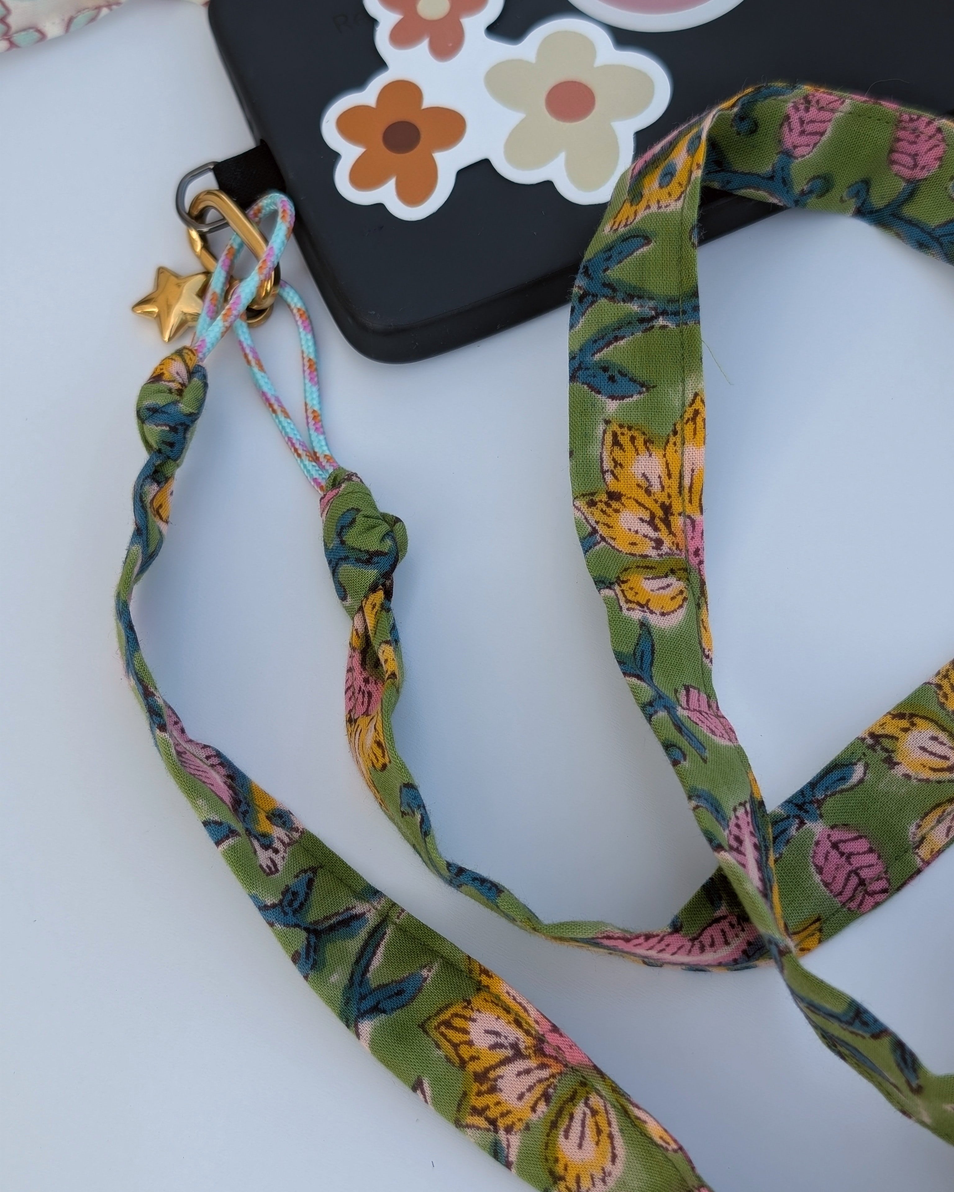 Cordon de téléphone en tissu blockprint - vert rose et jaune
