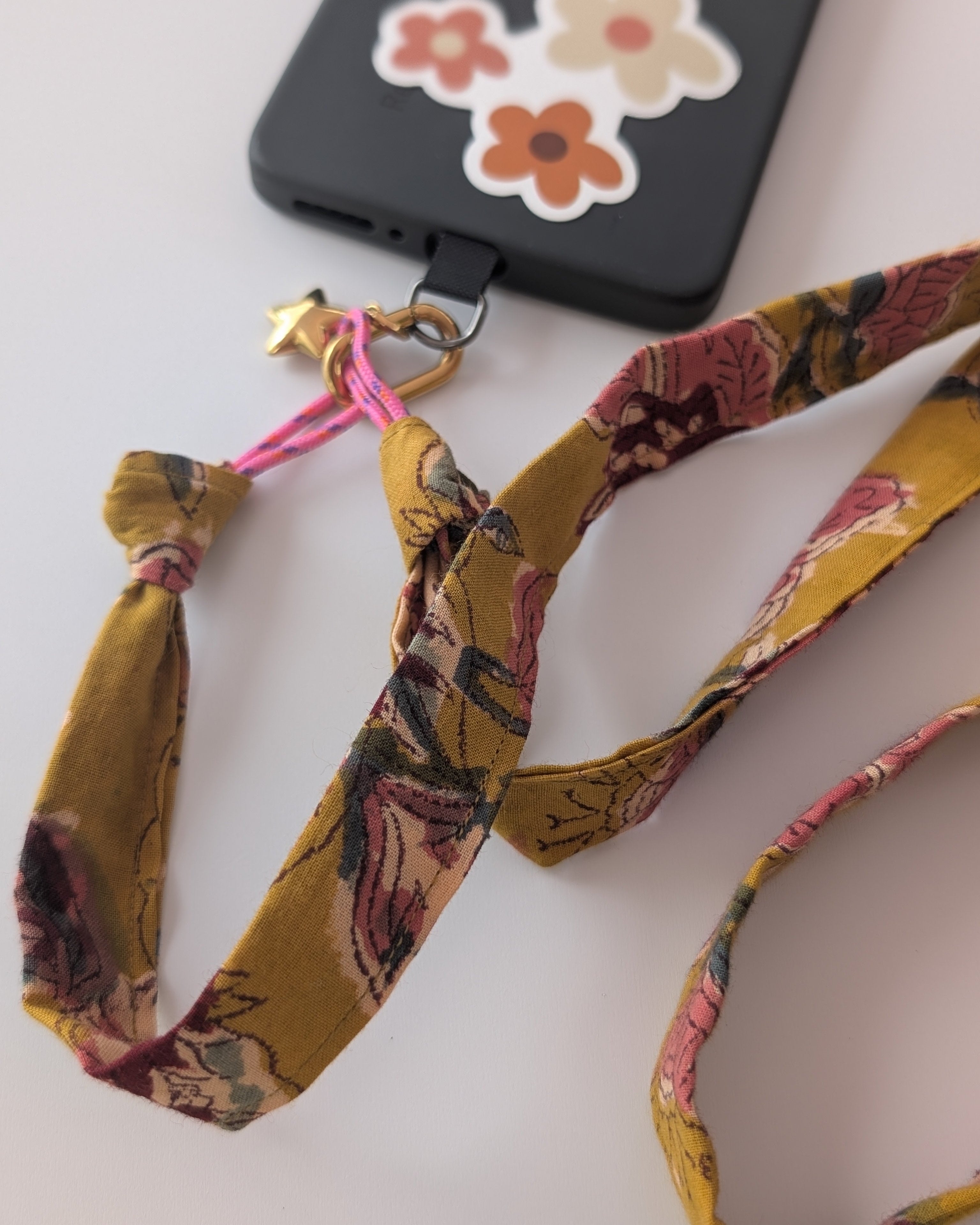 Cordon de téléphone en tissu blockprint - ocre rose et bordeaux