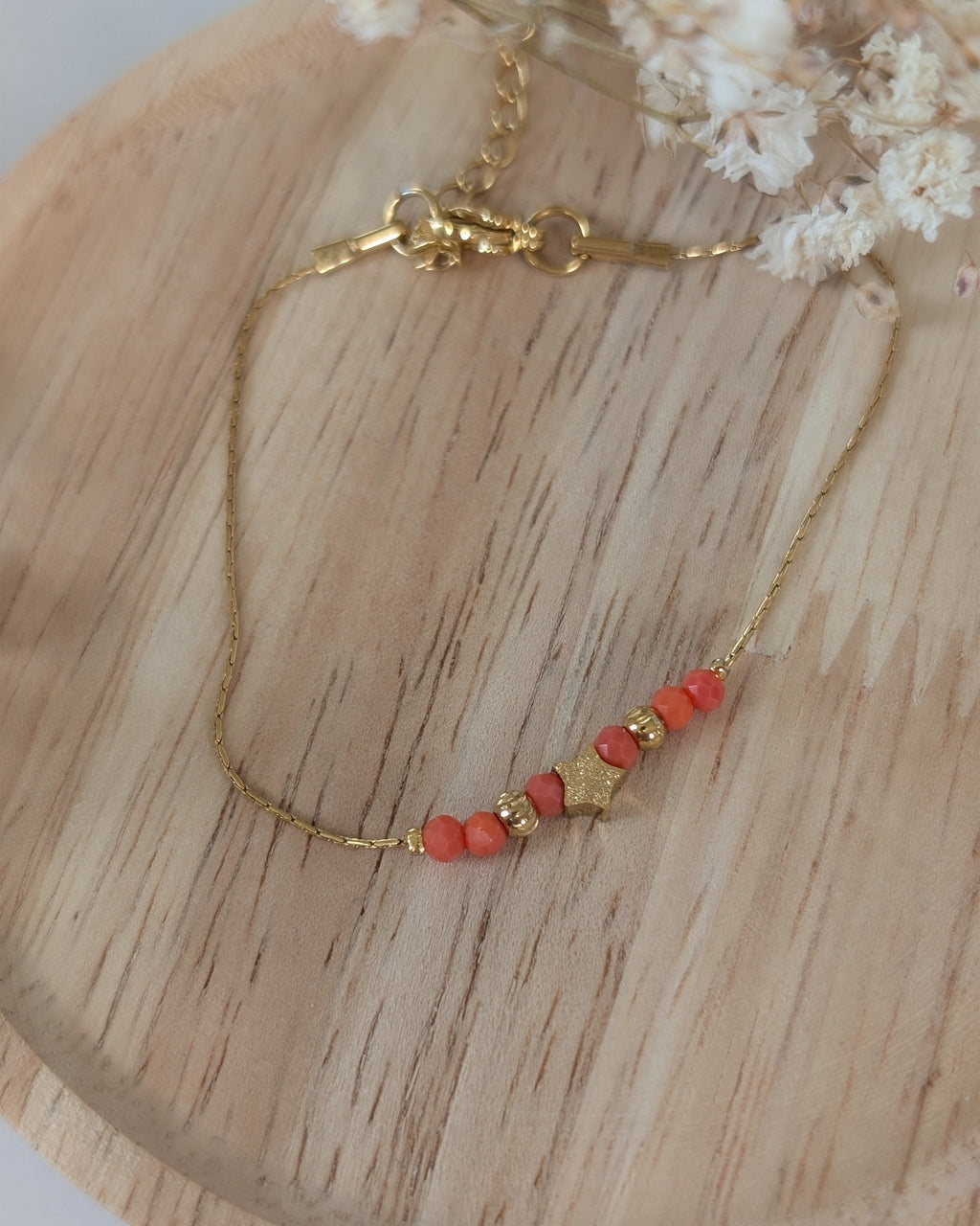 Bracelet fin maille serpentine les précieux perles étoile diamantés et perles en verre corail/orange. création La Tête dans les Nétoiles