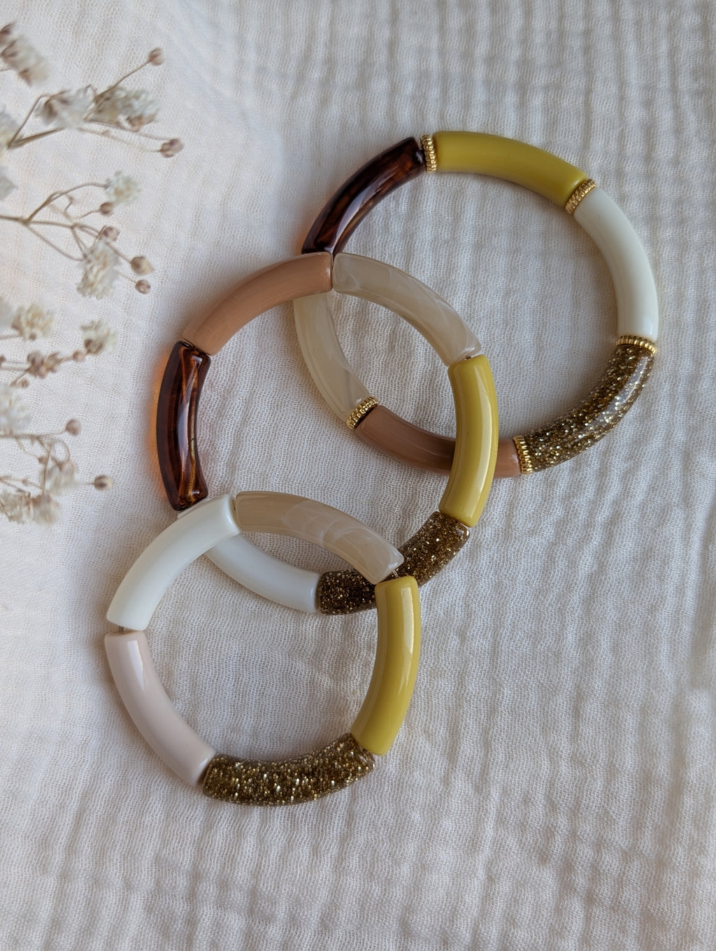 Trio de bracelets perle tube ton jaune naturel. Bracelet Lison Bracelet Lisa Bracelet mini Lisa version enfant Créations La Tête dans les Nétoiles