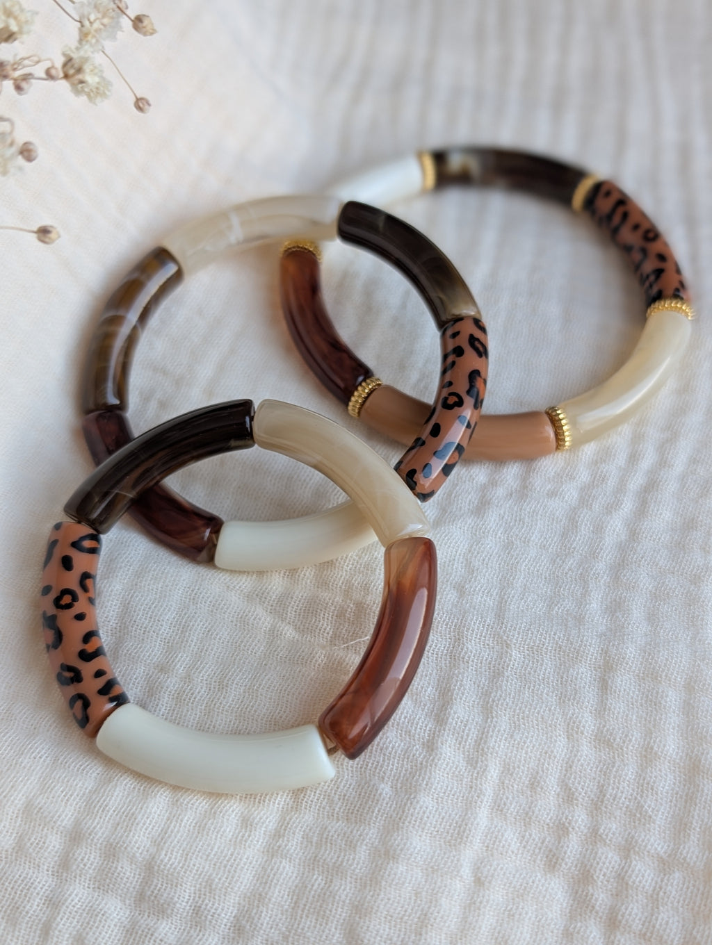 Trio de bracelets perle tube ton marron et léopard. Bracelet Lison Bracelet Lisa Bracelet mini Lisa version enfant Créations La Tête dans les Nétoiles