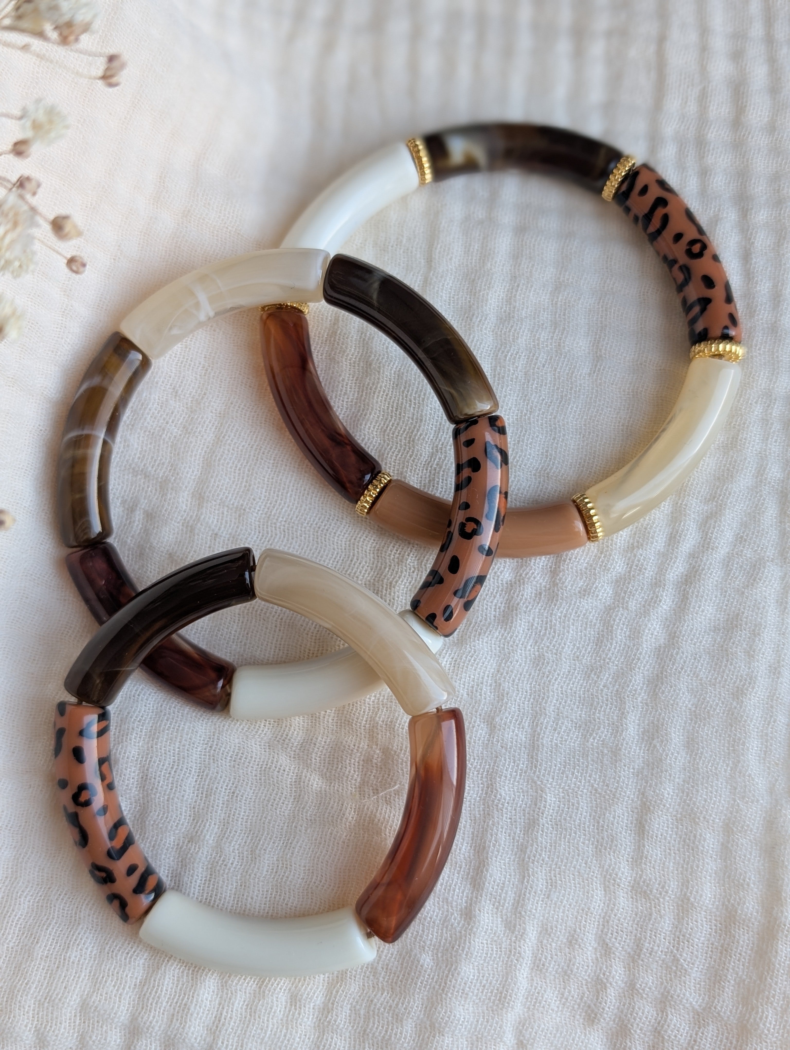 Trio de bracelets perles tubes leopard. Créations La Tête dans les Nétoiles