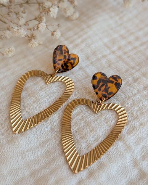 boucles pendantes coeur Thelma style leopard sur gaze de coton creation artisanale la Tete dans les Netoiles