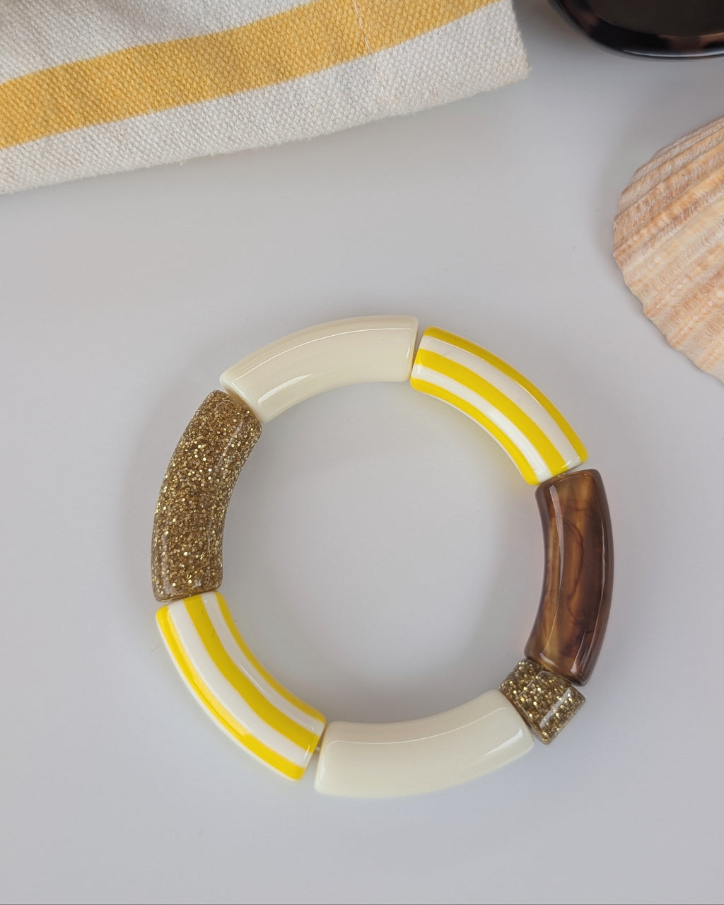 bracelet perles tube jaune à rayures version MONA. Créations La Tête dans les Nétoiles