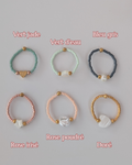 les différents coloris de perles miyuki pour la personnalisation des bagues. Vert jade, vert d'eau, bleu gris, rose irisé, rose poudré et doré. Créations artisanales La Tête dans les Nétoiles
