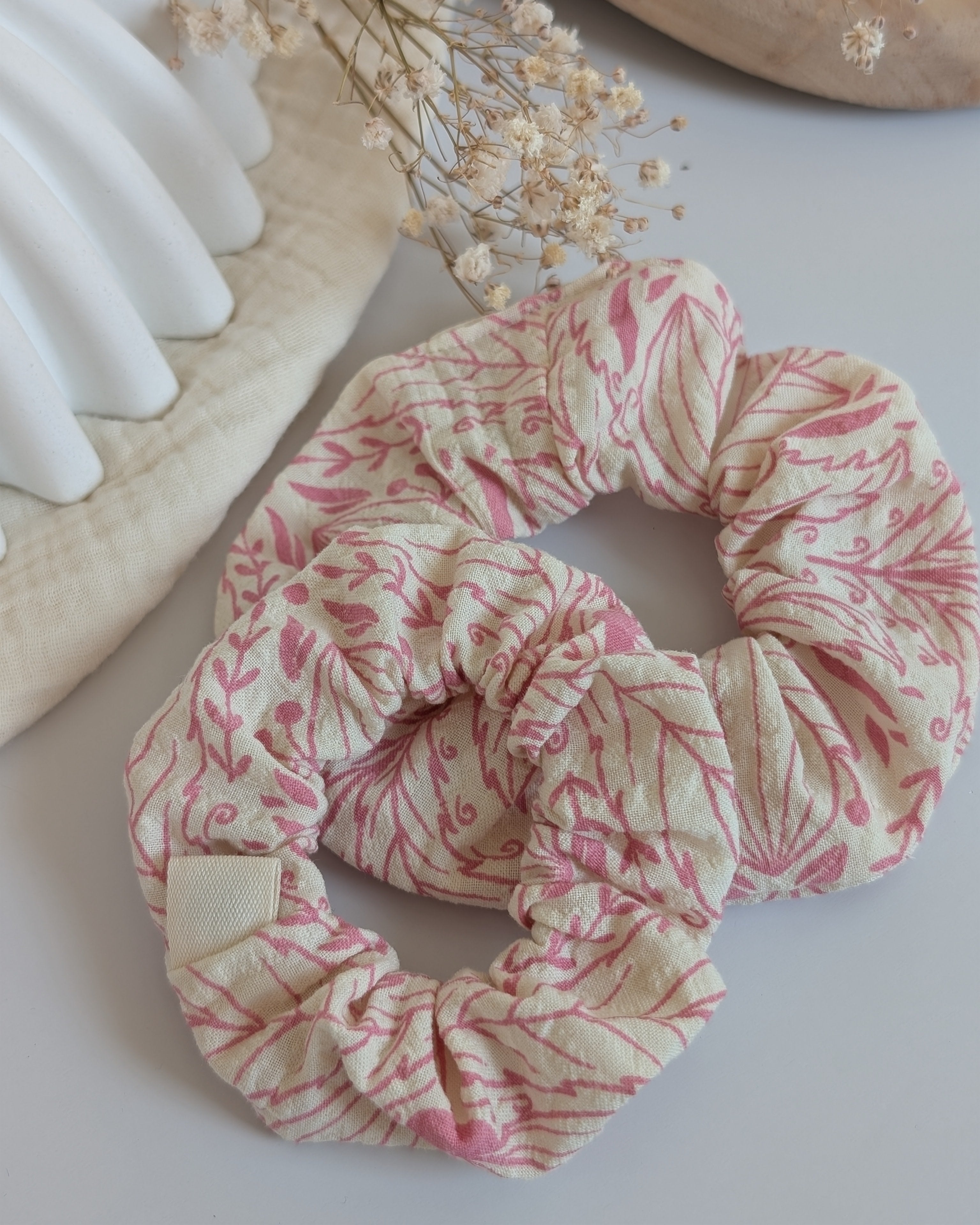 duo de chouchous en seersucker floral rose taille enfant et taille adulte. Cousus main Les Tête dans les nétoiles