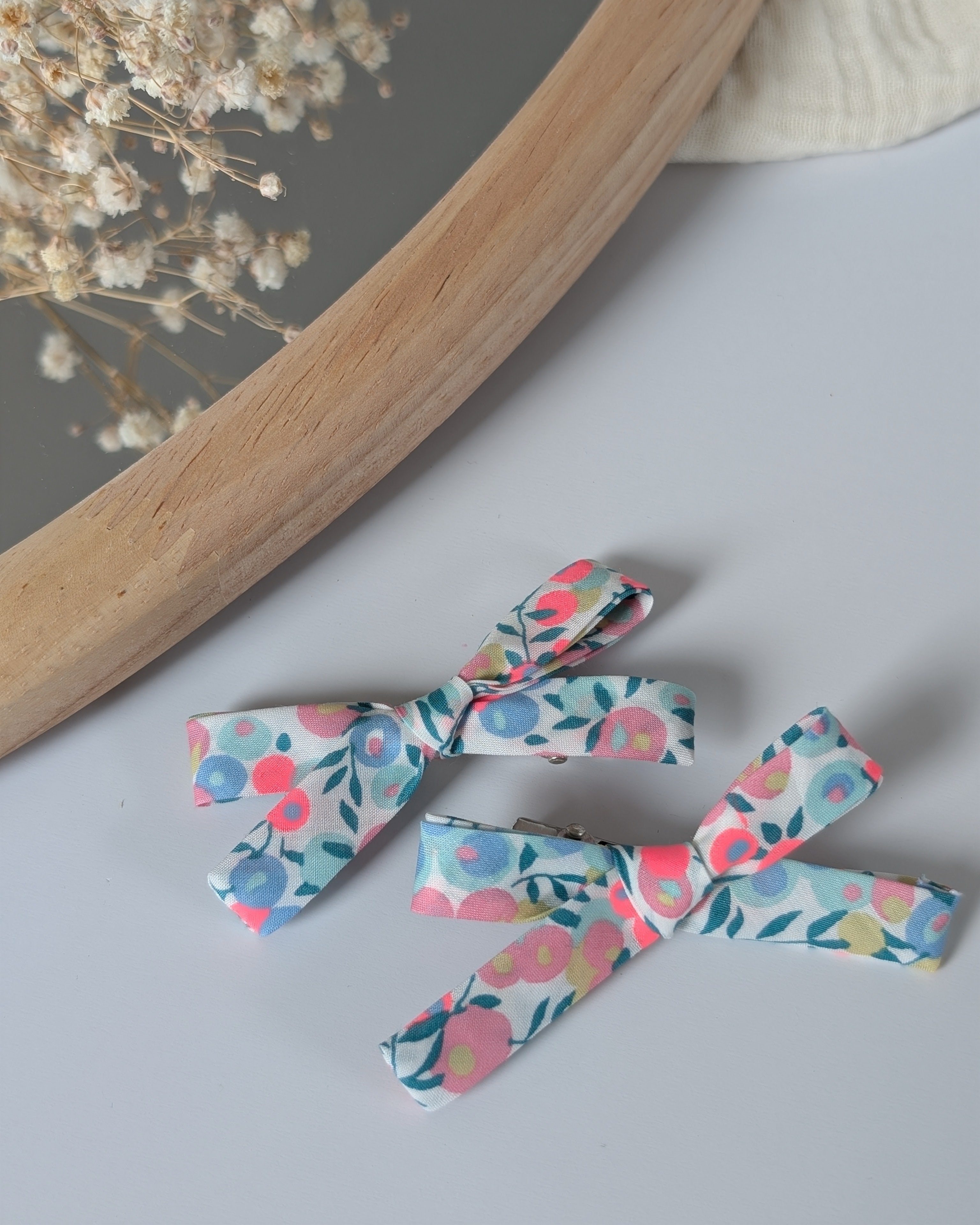 duo de barrettes liberty whiltshire fluo . Création cousues La Tête dans les Nétoiles