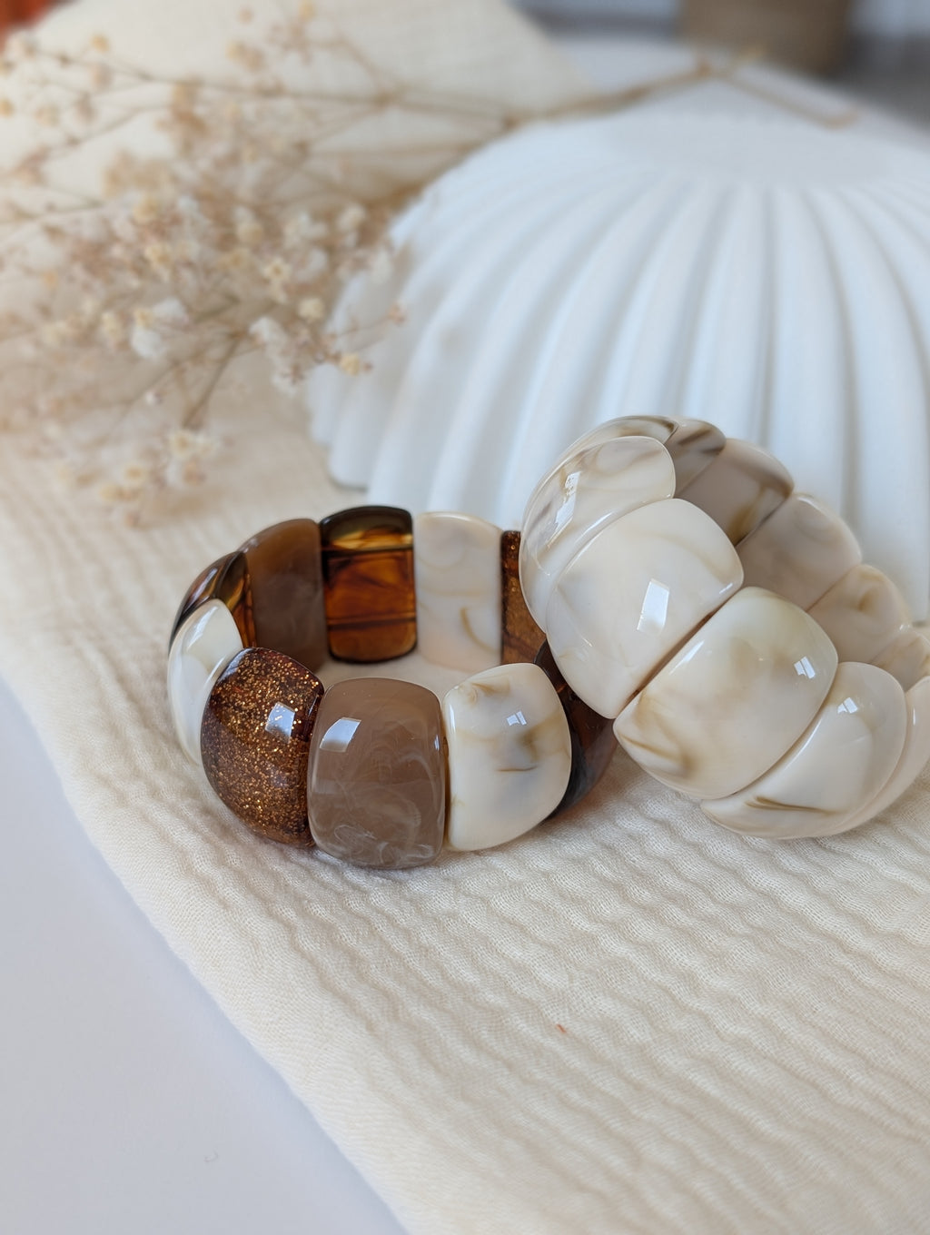 duo de bracelets manchette Ysée colori nougat et marron. Créations La Tête dans les Nétoiles