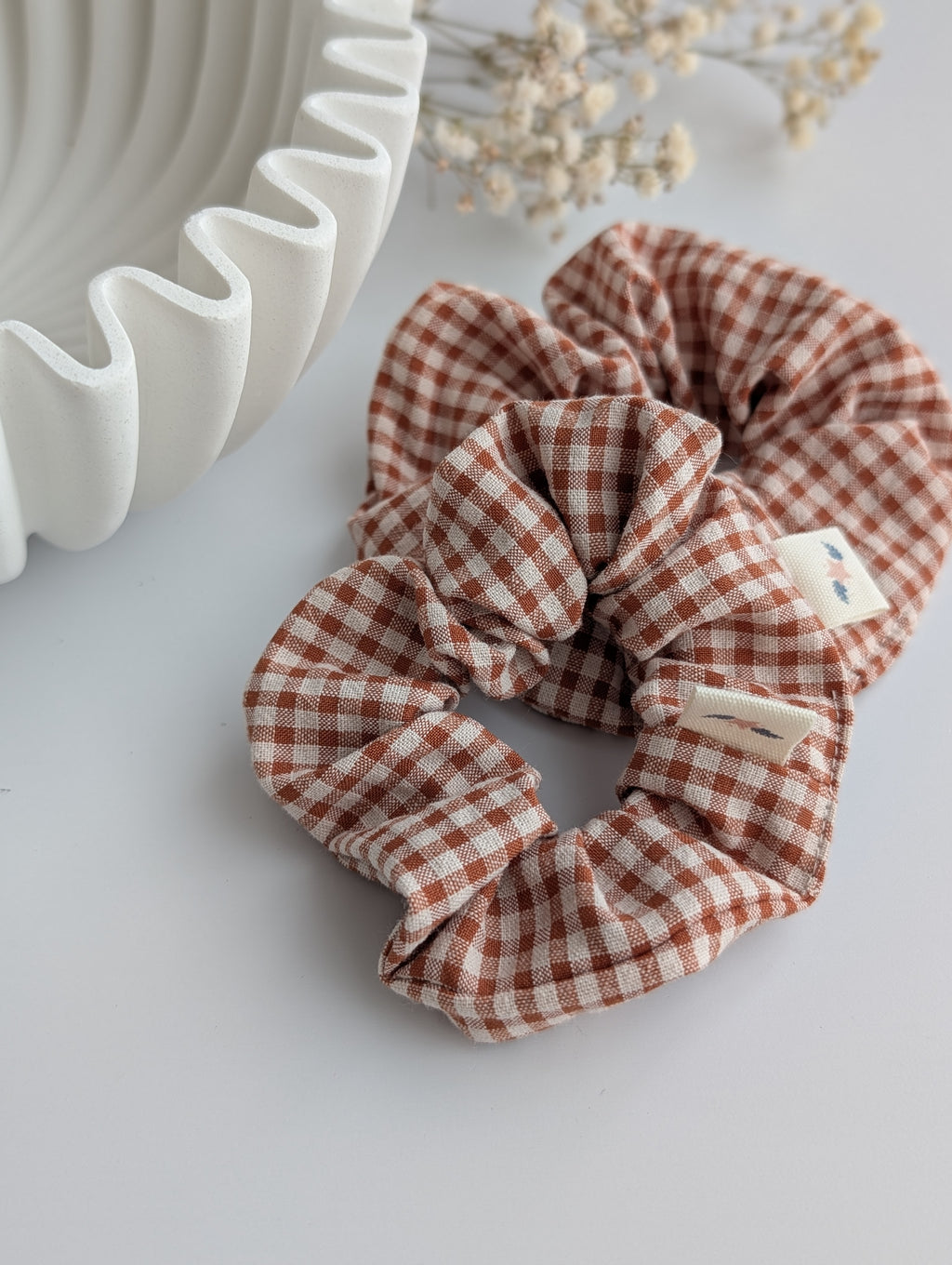 Chouchou vichy terracotta marron taille enfant et femme en coton fait main La Tête dans les Nétoiles