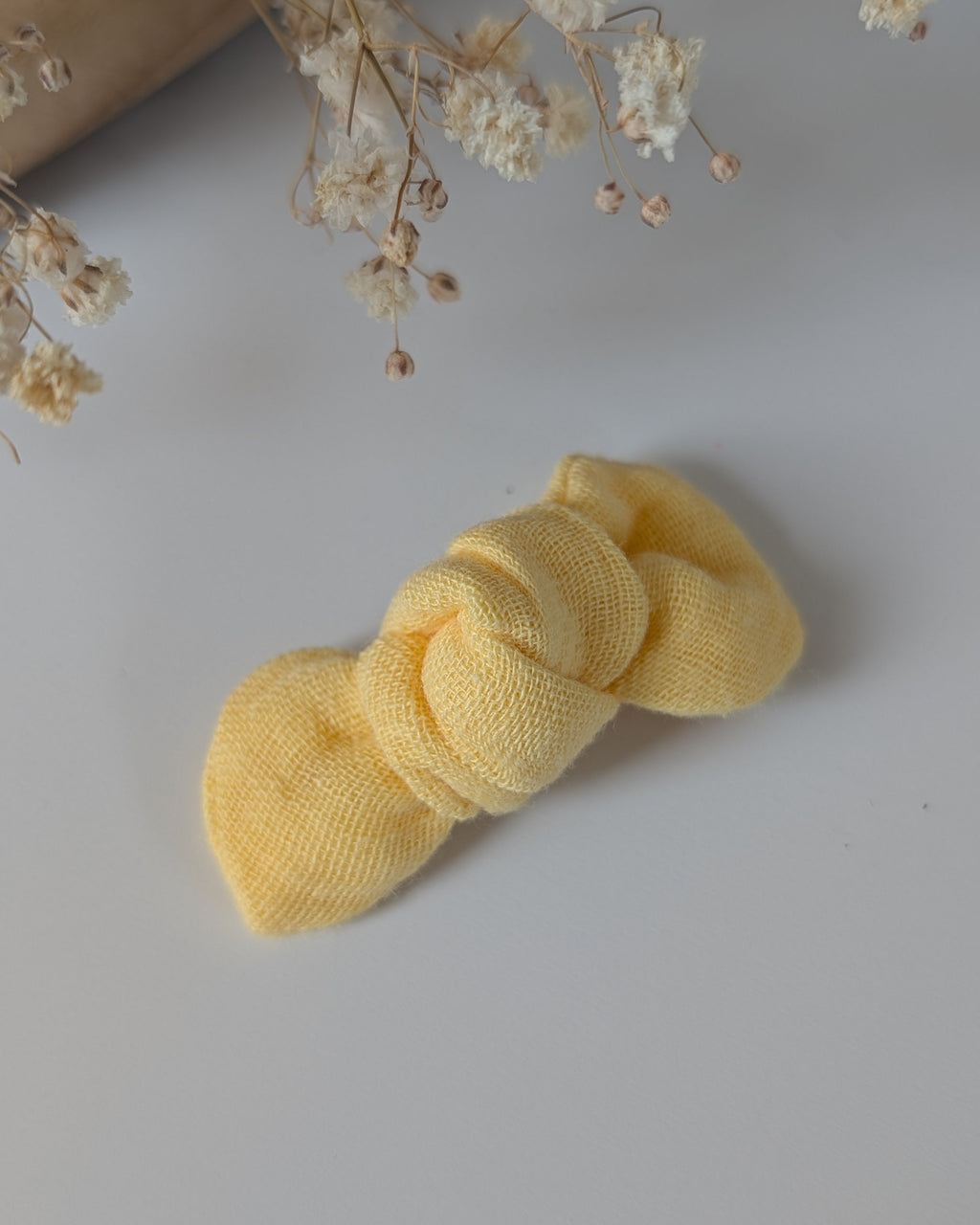Noeud cheveux barrette bébé et fille en gaze de coton jaune citron cousu main La Tête dans les Nétoiles