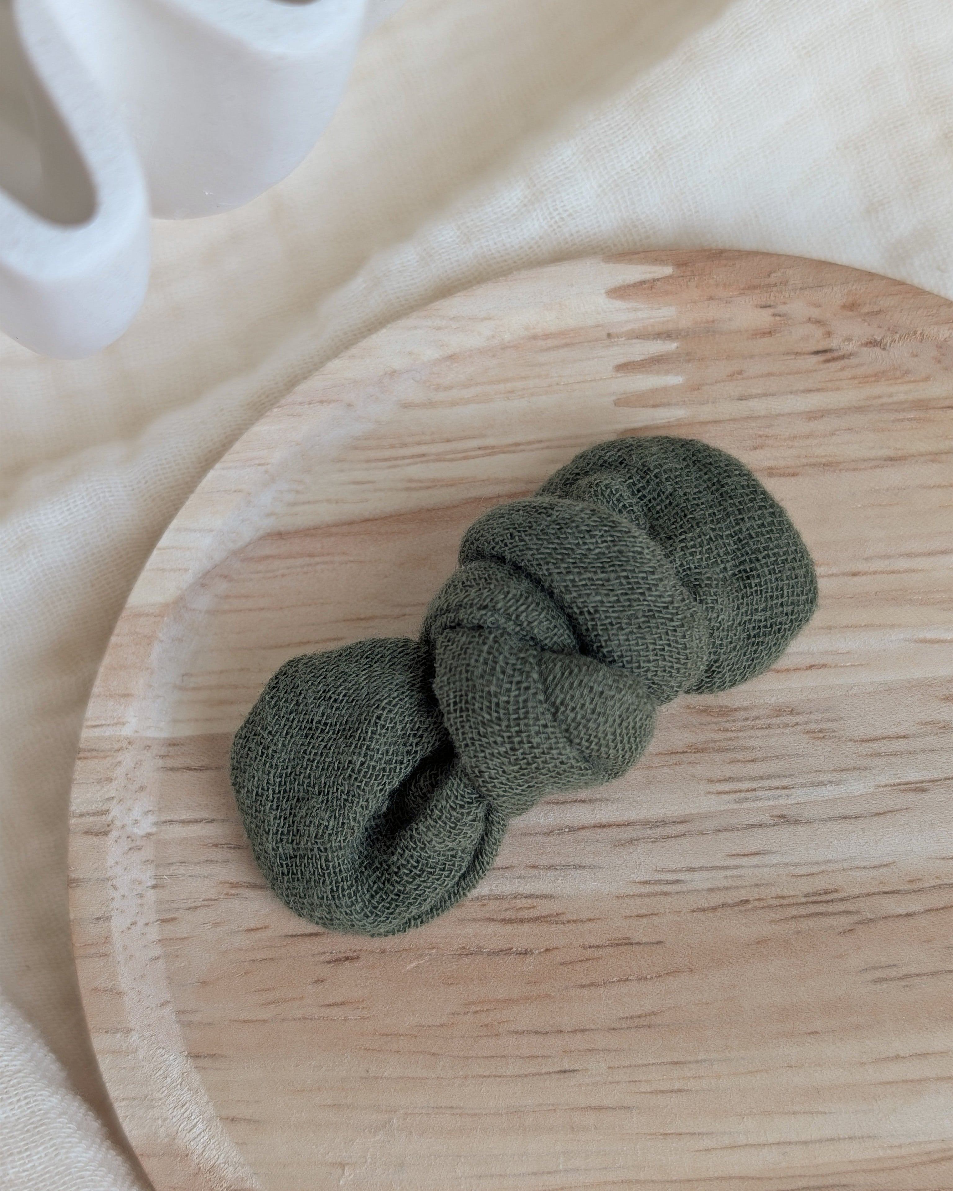  noeuds cheveux en gaze de coton vert fougère. Noeud Romie Cousu en Vendée La Tête dans les Nétioiles