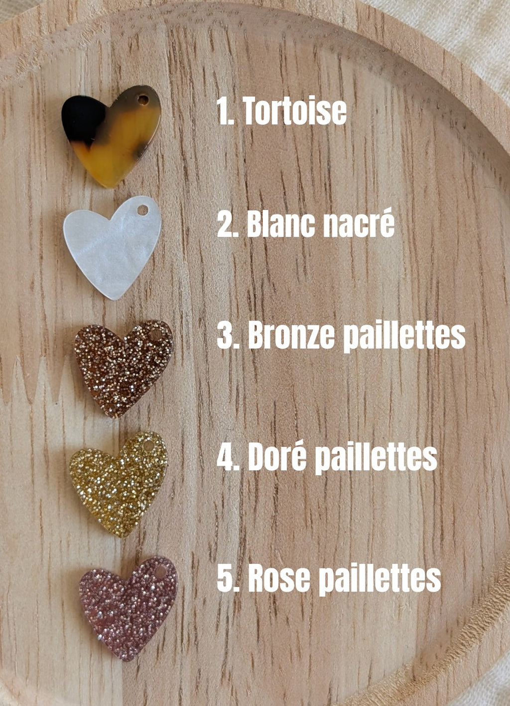 pendentifs coeur à choisir pour personnaliser collier médailles initiale 5 coloris au choix: tortoise, blanc nacré, bronze paillettes, rose paillettes, doré à paillettes. Créations artisanales La Tête dans les Nétoiles
