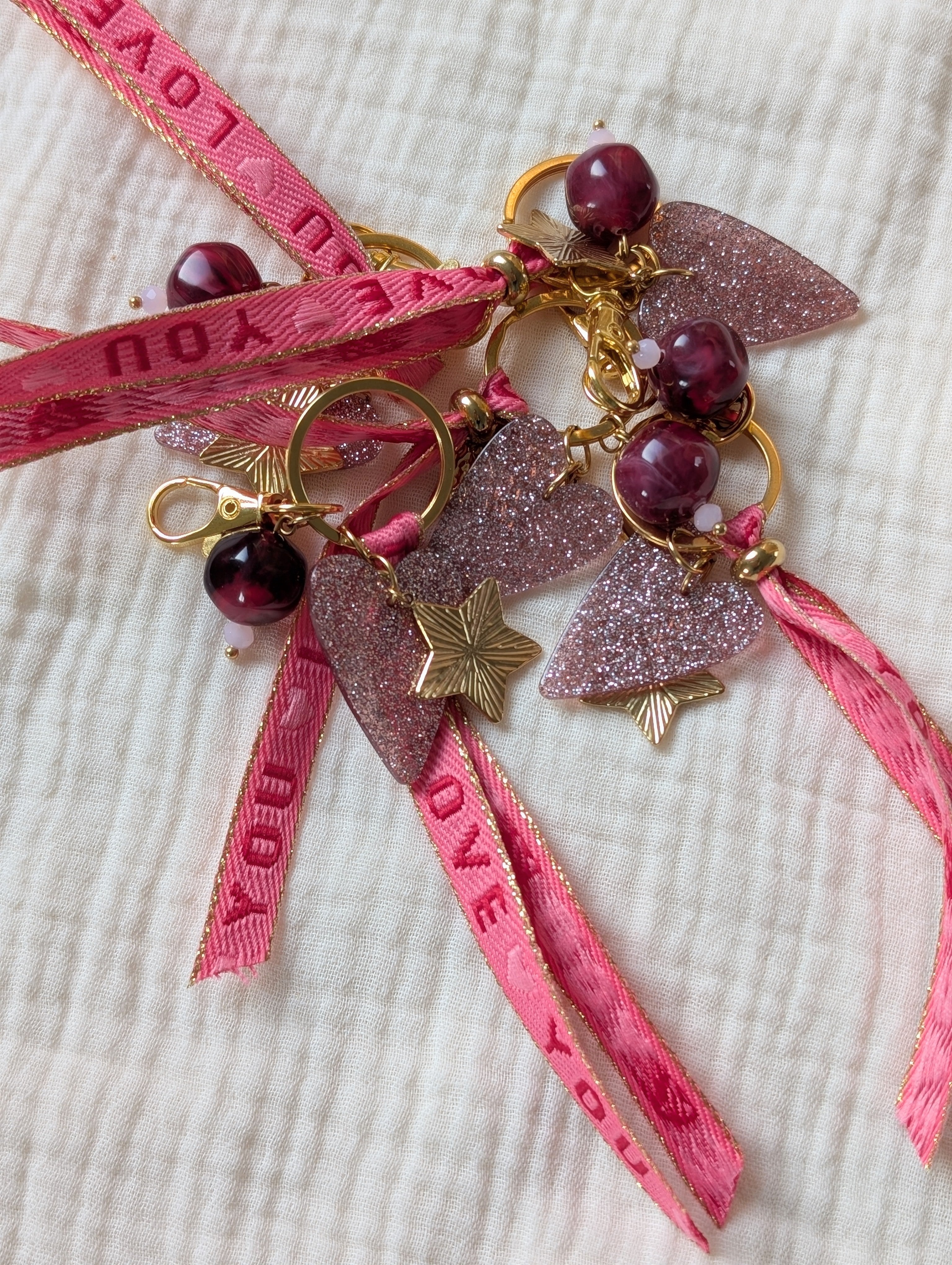 Porte-clés Bijou "Mots Doux" modèle "Love you" magenta grenat