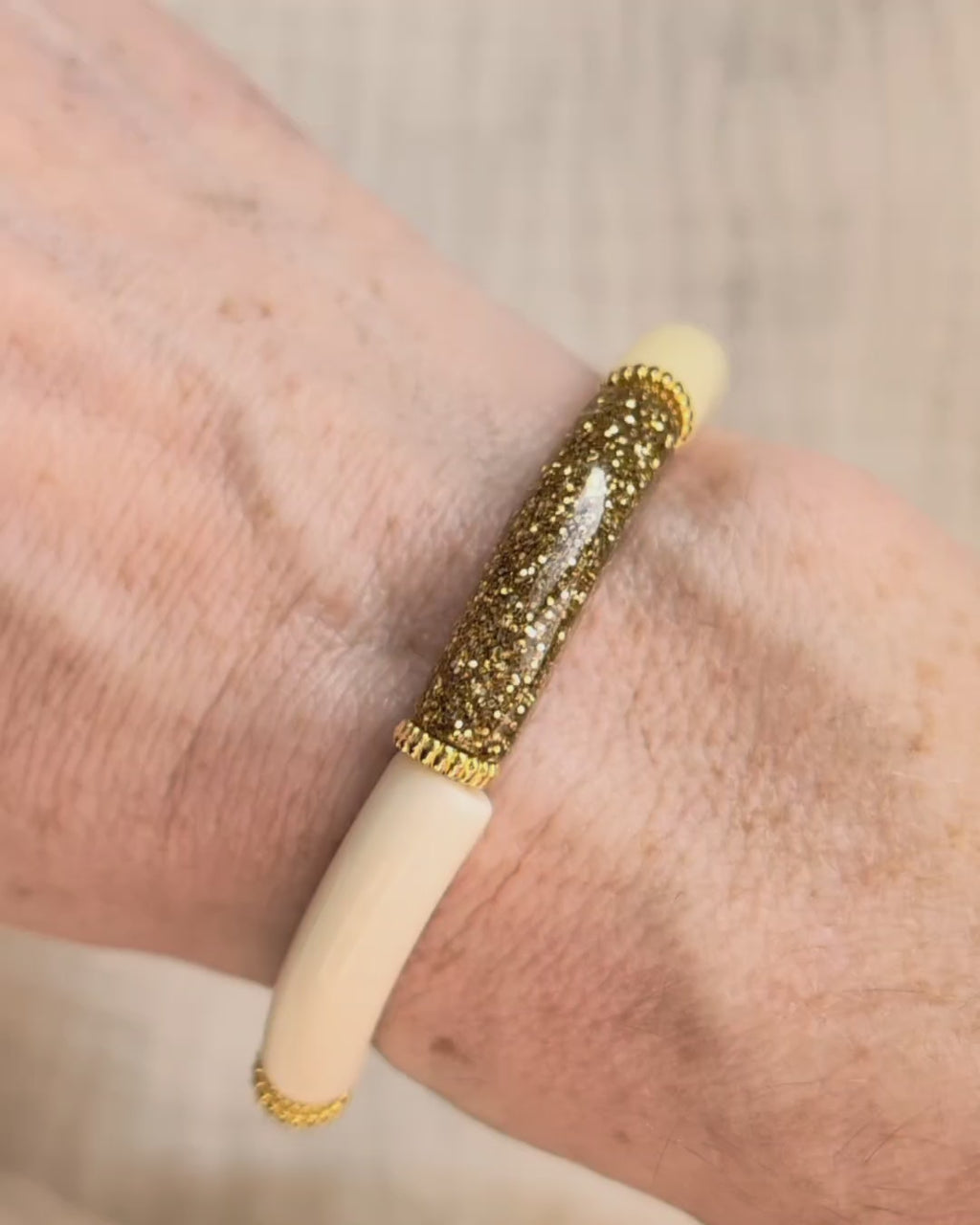 Bracelet perles tube LISON jaune pastel et glitter doré