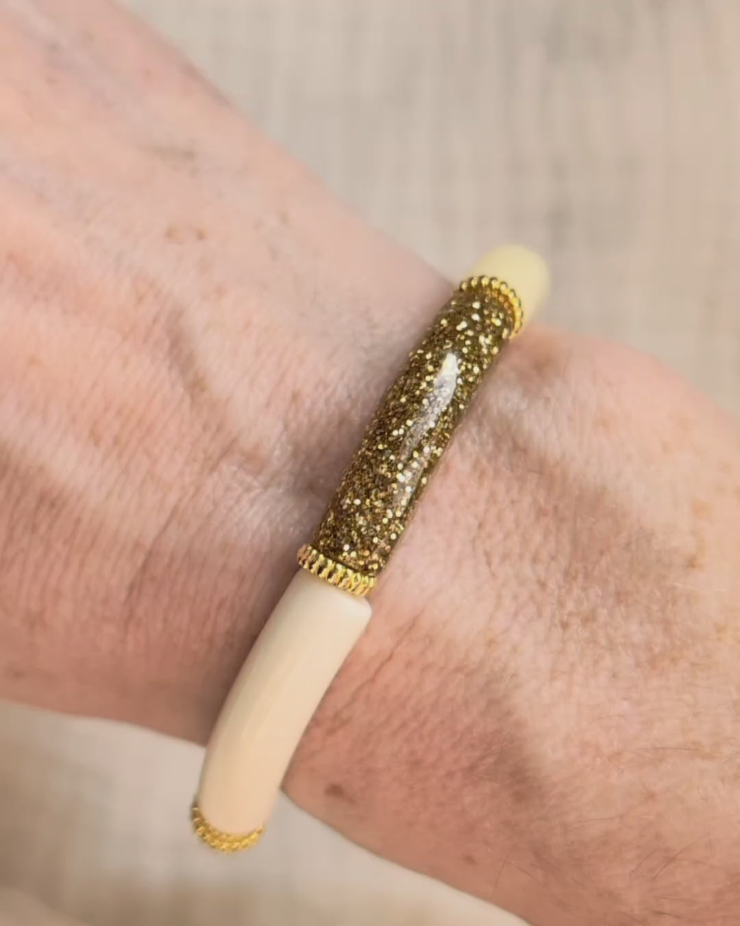 Bracelet perles tube LISON jaune pastel et glitter doré