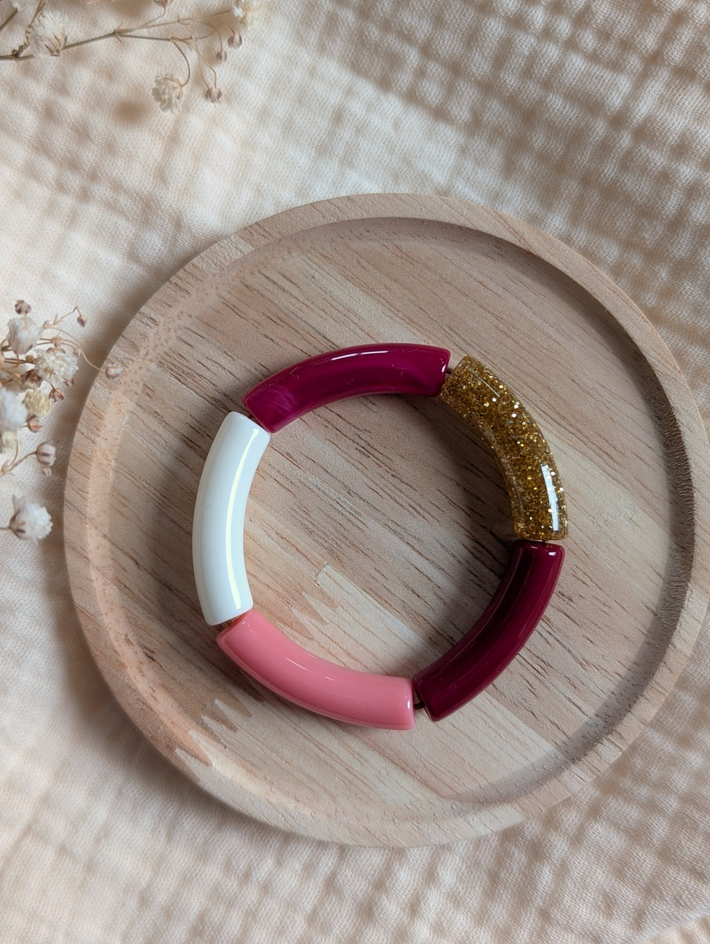 Bracelet Lisa mini version enfant perles tube rose bordeaux. Création enfant la Tête dans les Nétoiles 